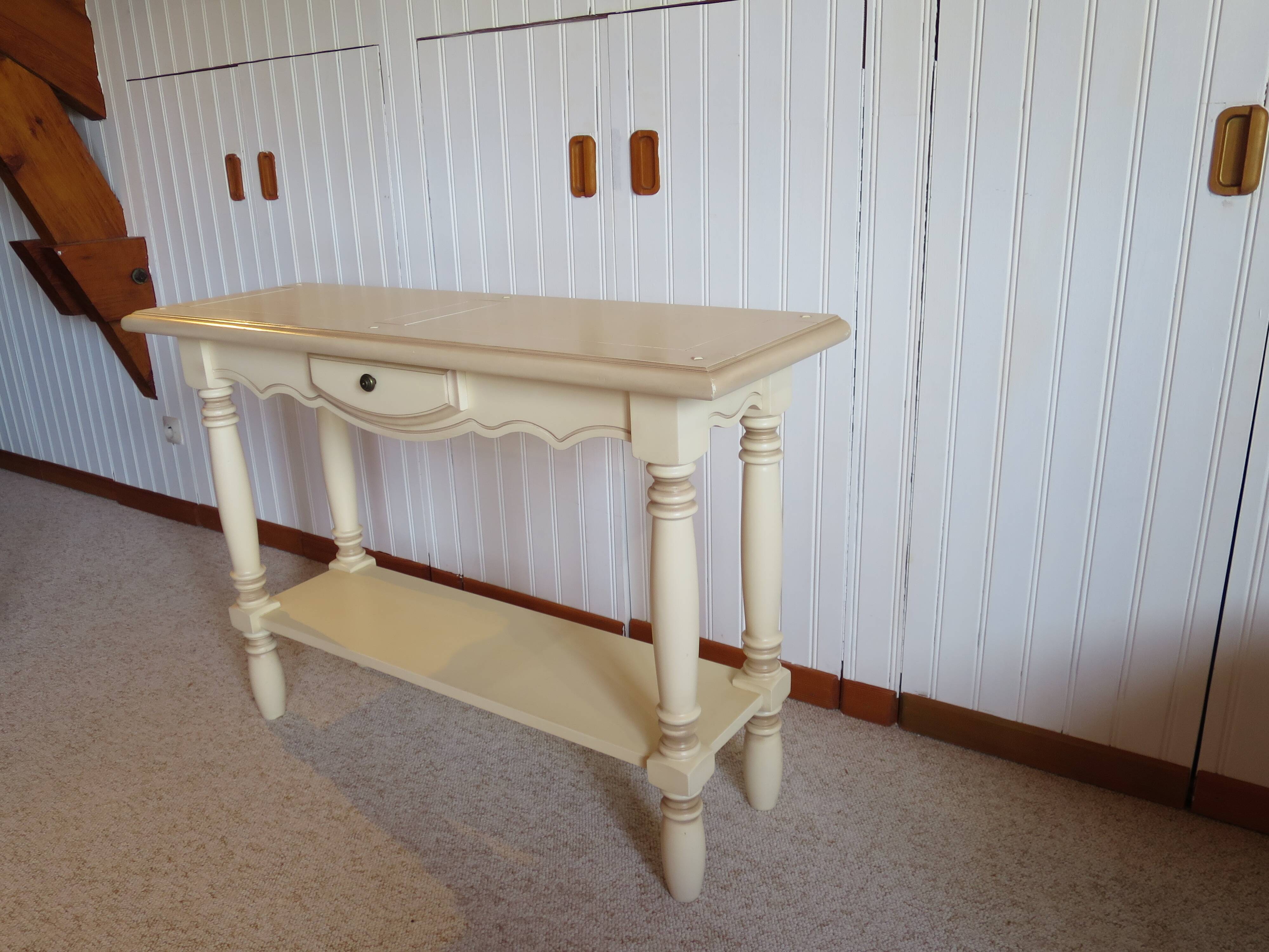 Elegant and classic console – cream color – 1 drawer