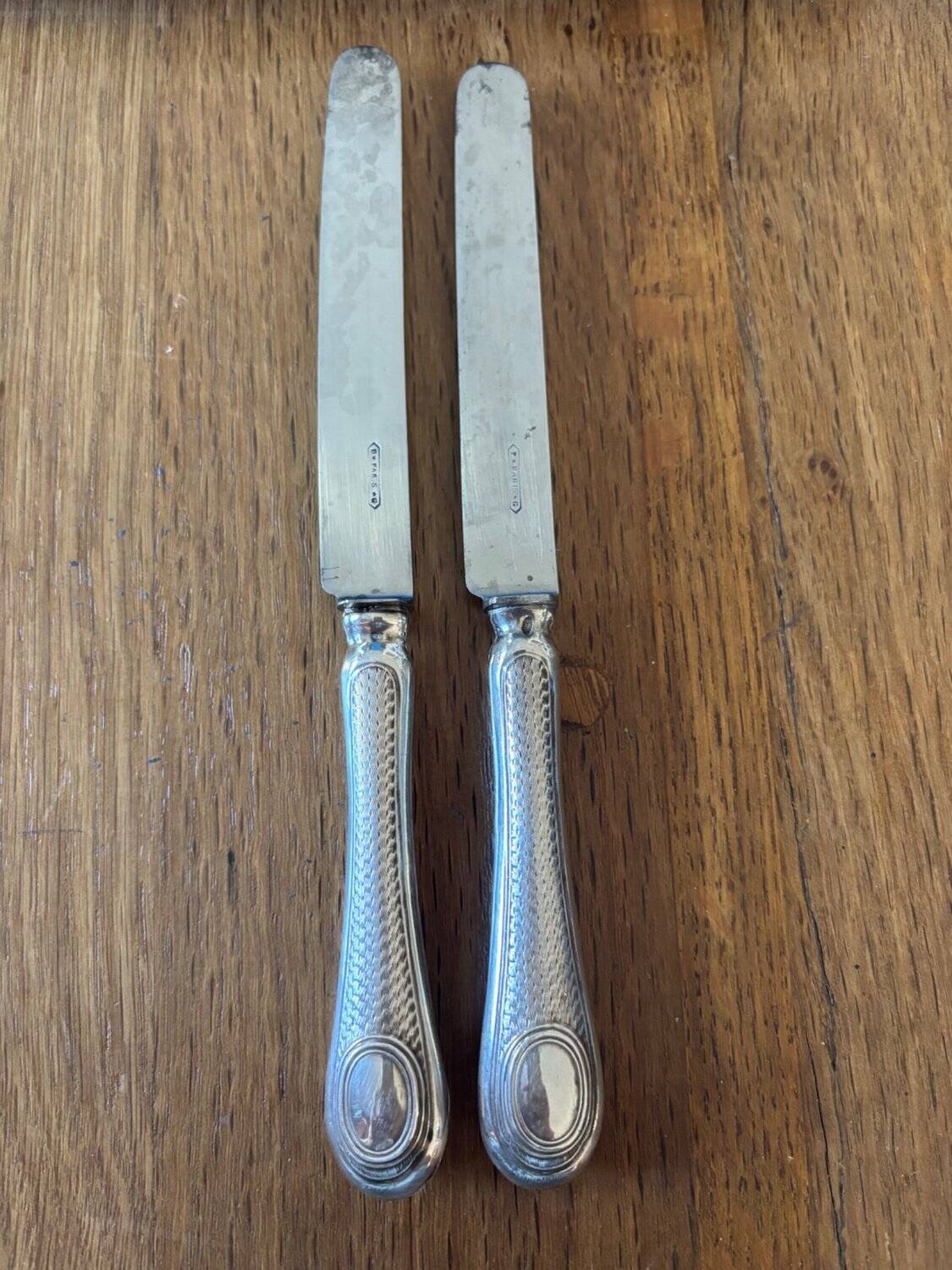 Service 12 couteaux de table argent guilloché Paris XIXe coffret