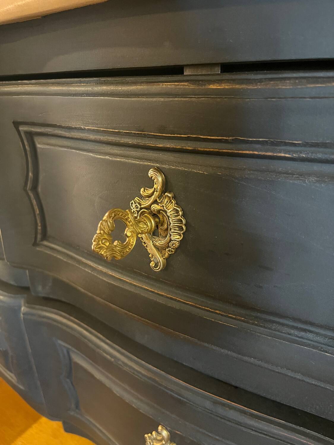 Black and wood chest of drawers