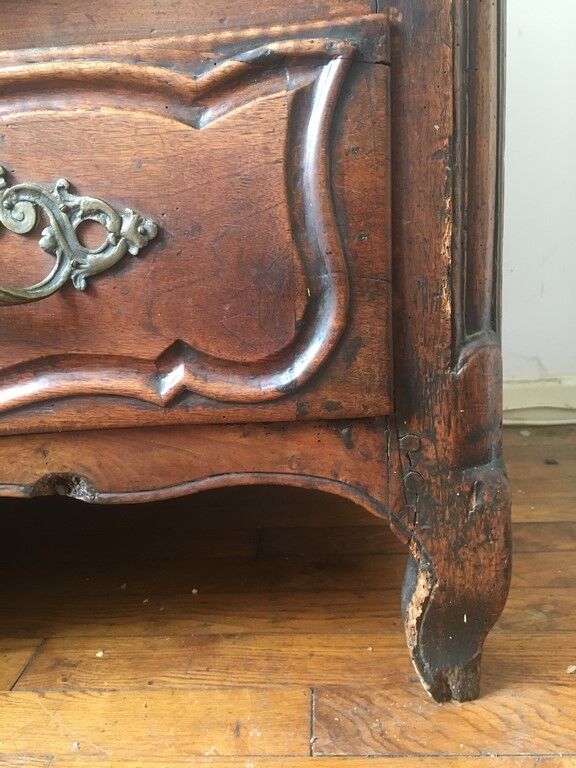 18th century Lyonnaise Louis XV walnut dresser