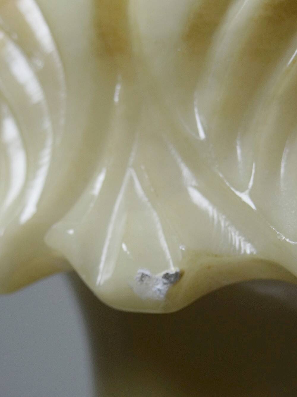Large Medici vase in alabaster/yellowish marble, Belle Époque style