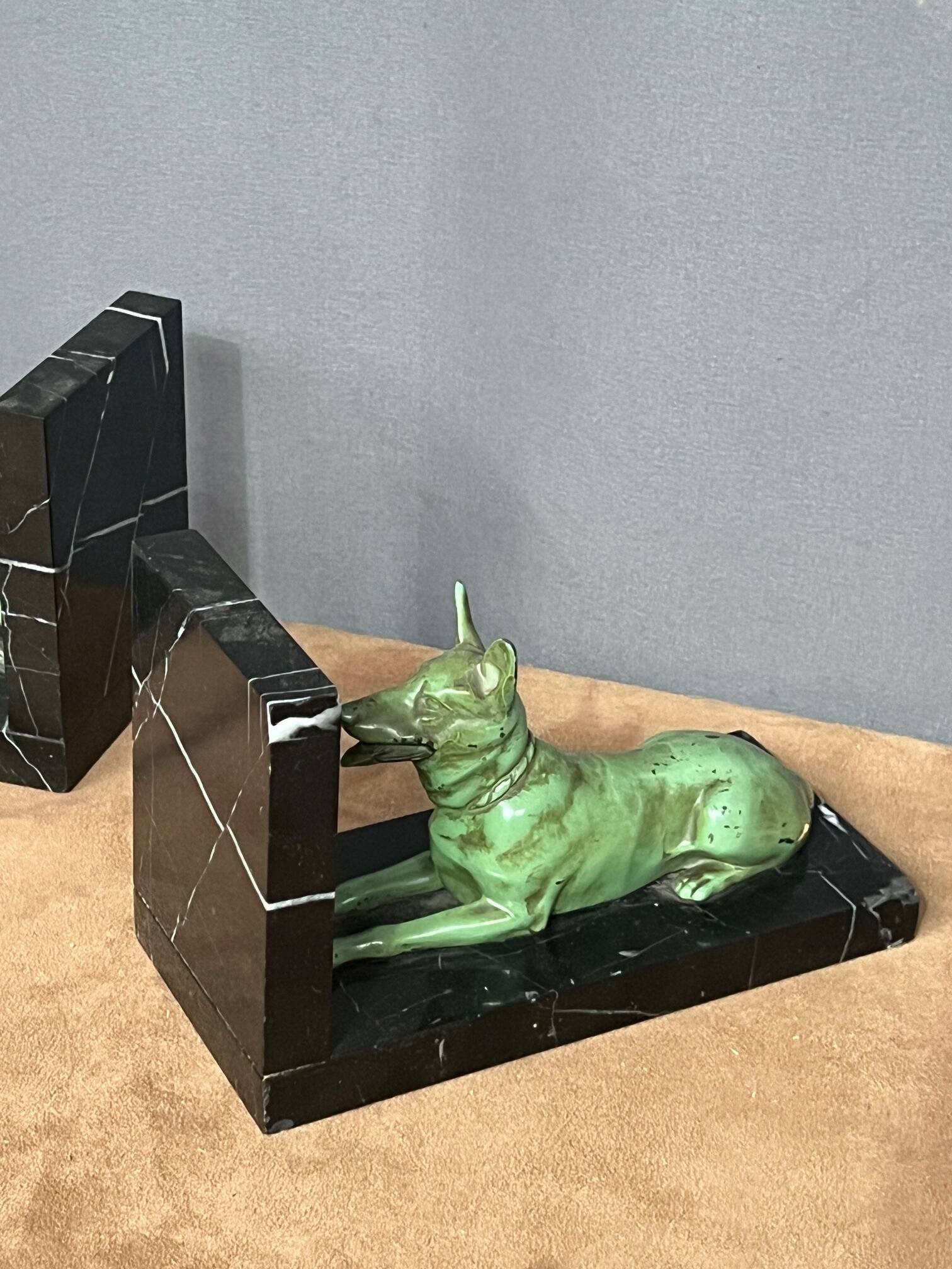 Art Deco bookends. Regule with patina and marble.