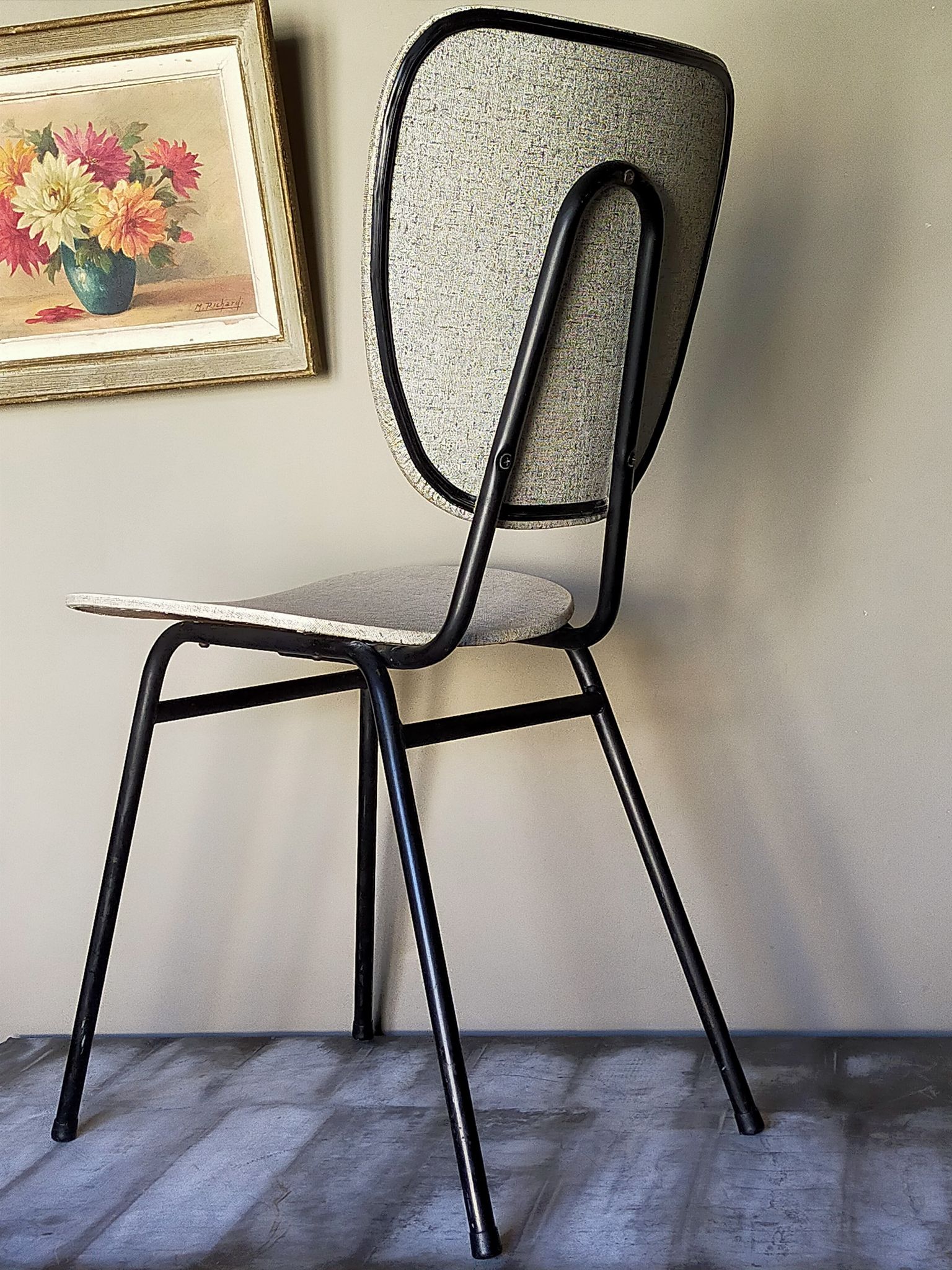 Speckled skaï chair and feet black metal tubes 50s