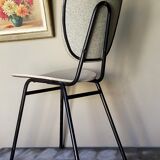 Chaise skaï moucheté et pieds tubes de métal noirs années 50