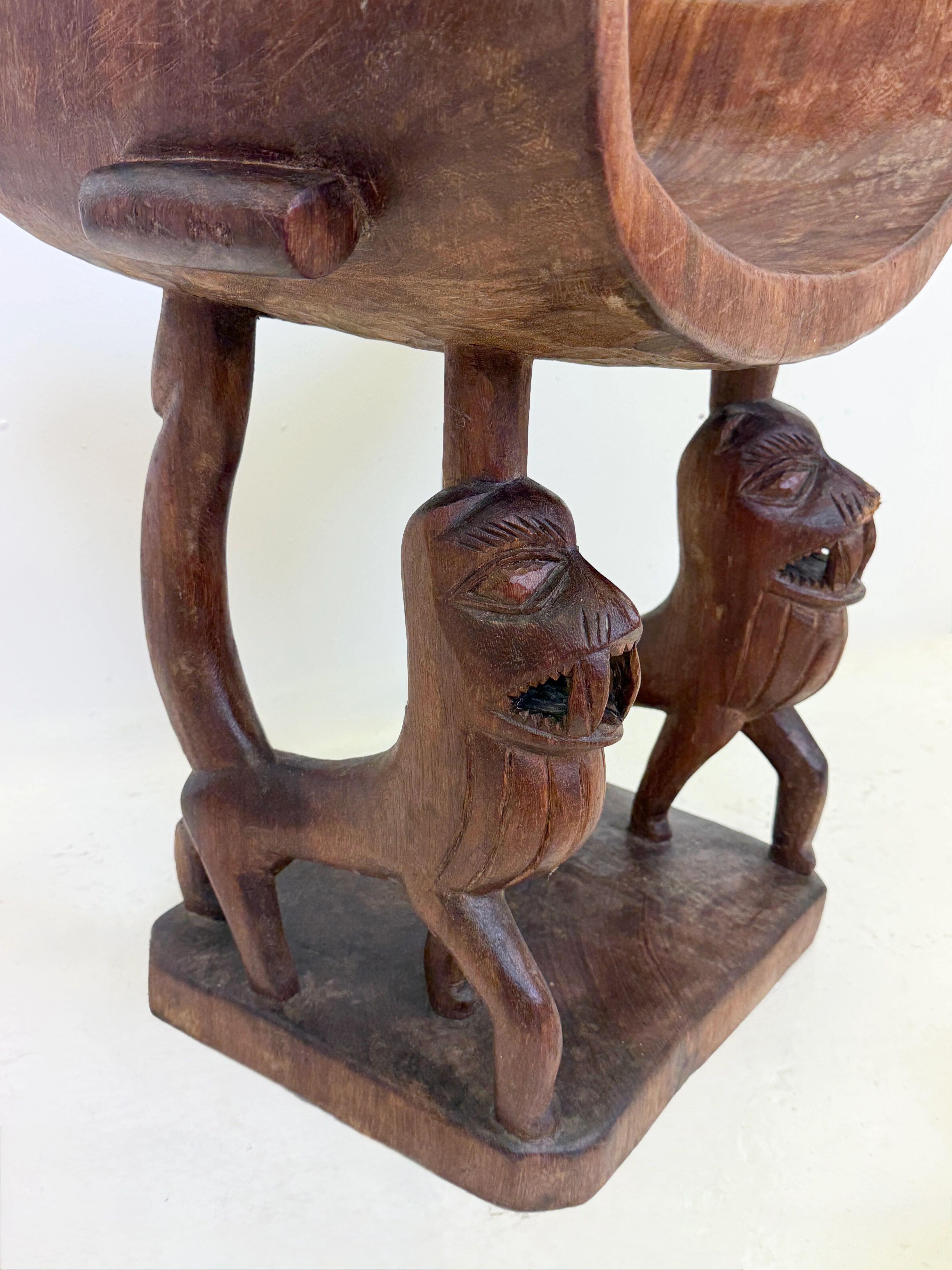 Trône royal "Fon" en bois sculpté – Bénin, XXᵉ siècle