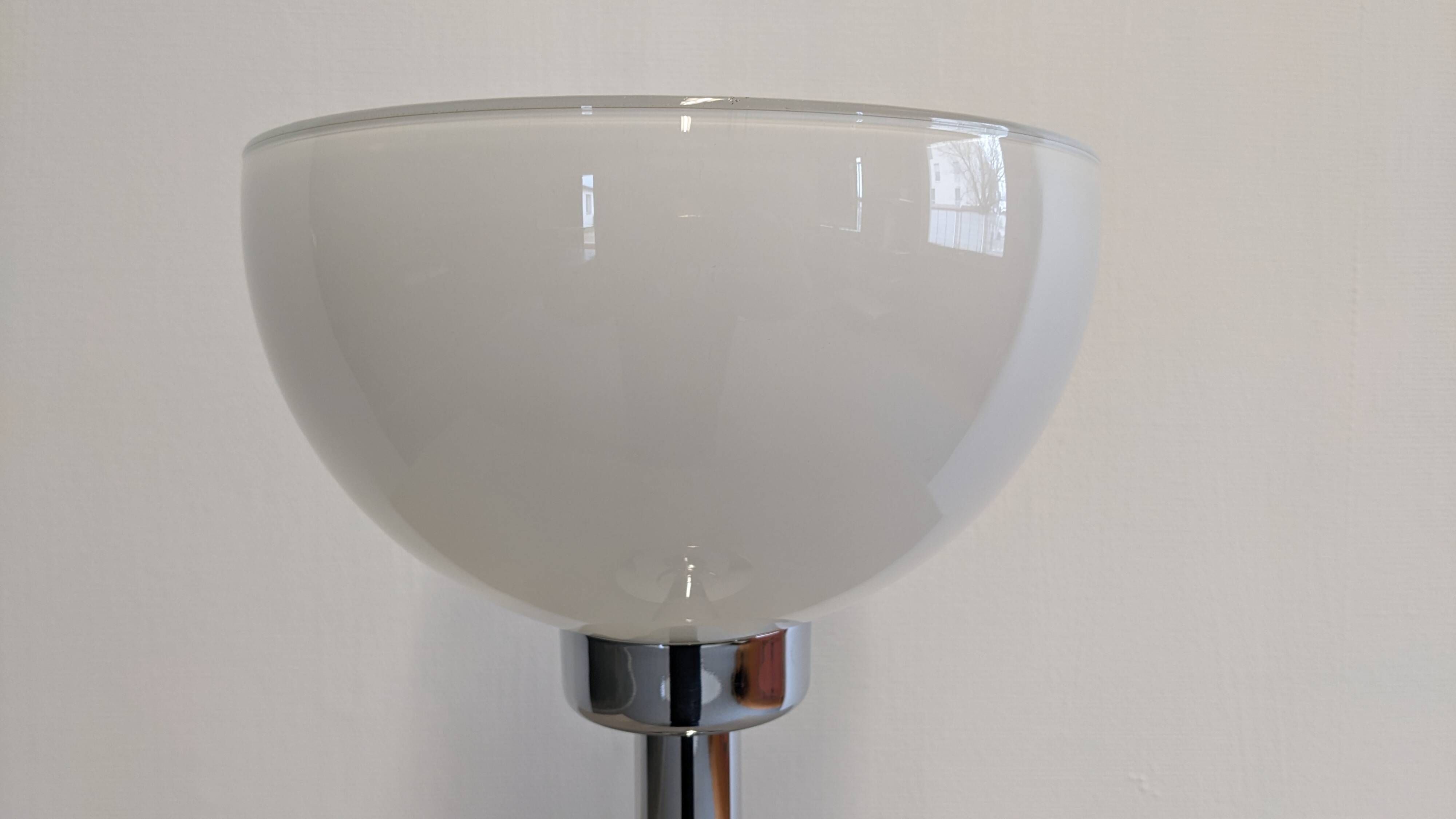 Modernist lamp model New-York by S.C.E for Habitat, France around 1970.