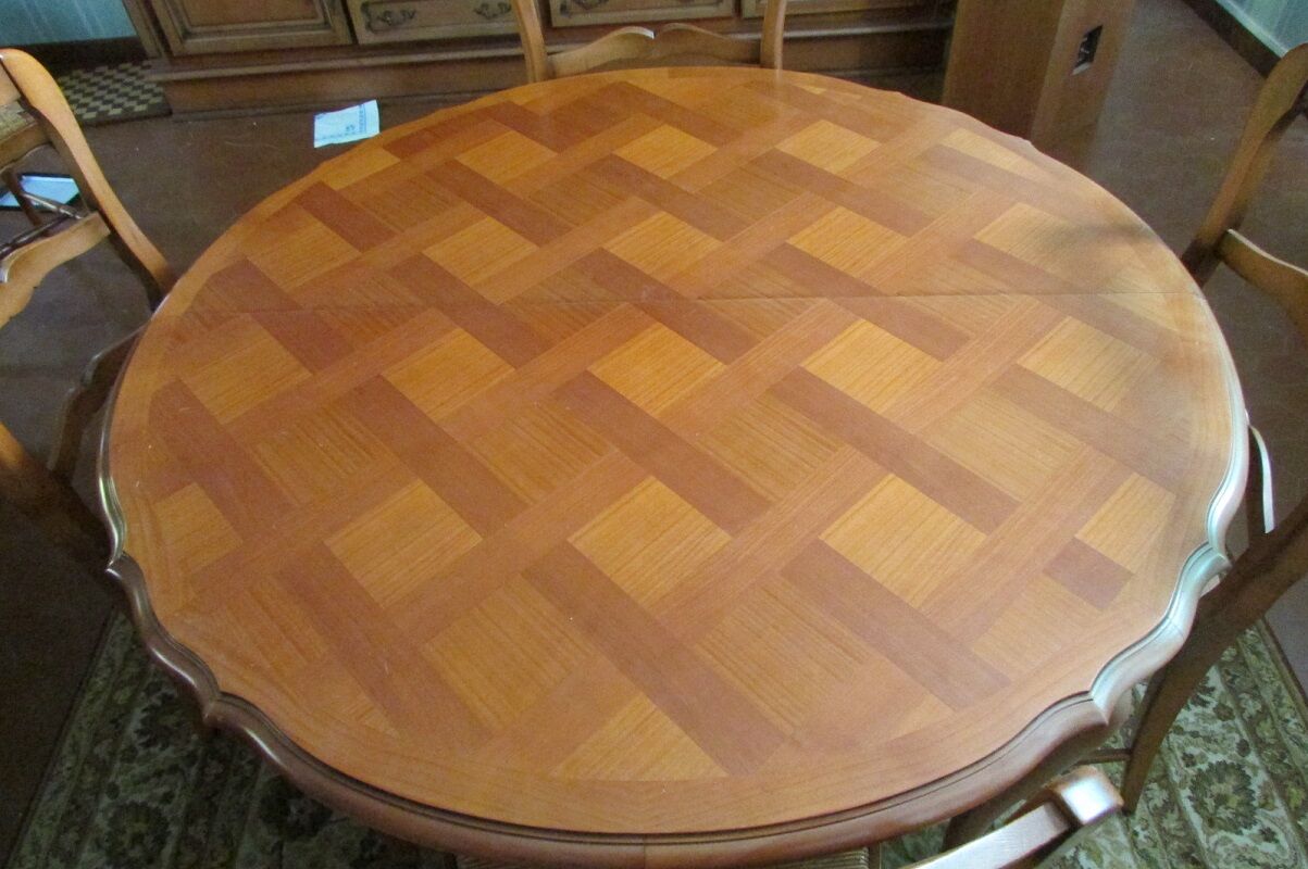 Extendable table and 4 straw chairs, cherry wood