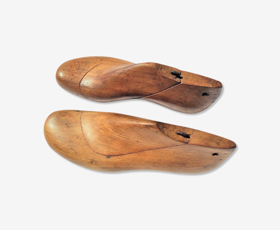 Pair of shoemaker's man's foot shape in wood and old iron size 41 | Selency