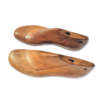 Pair of shoemaker's man's foot shape in wood and old iron size 41