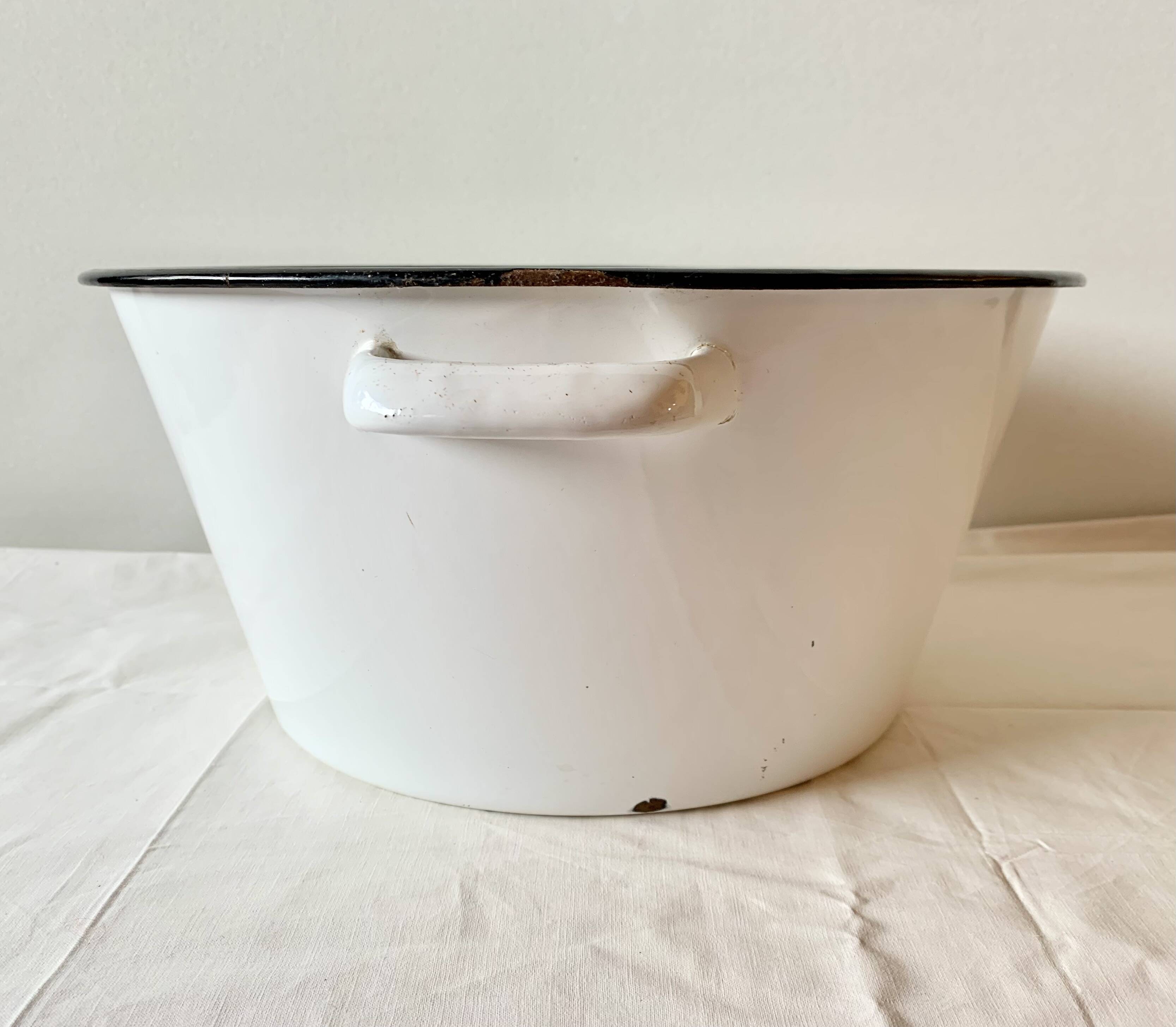 Large vintage basin in white enameled sheet metal
