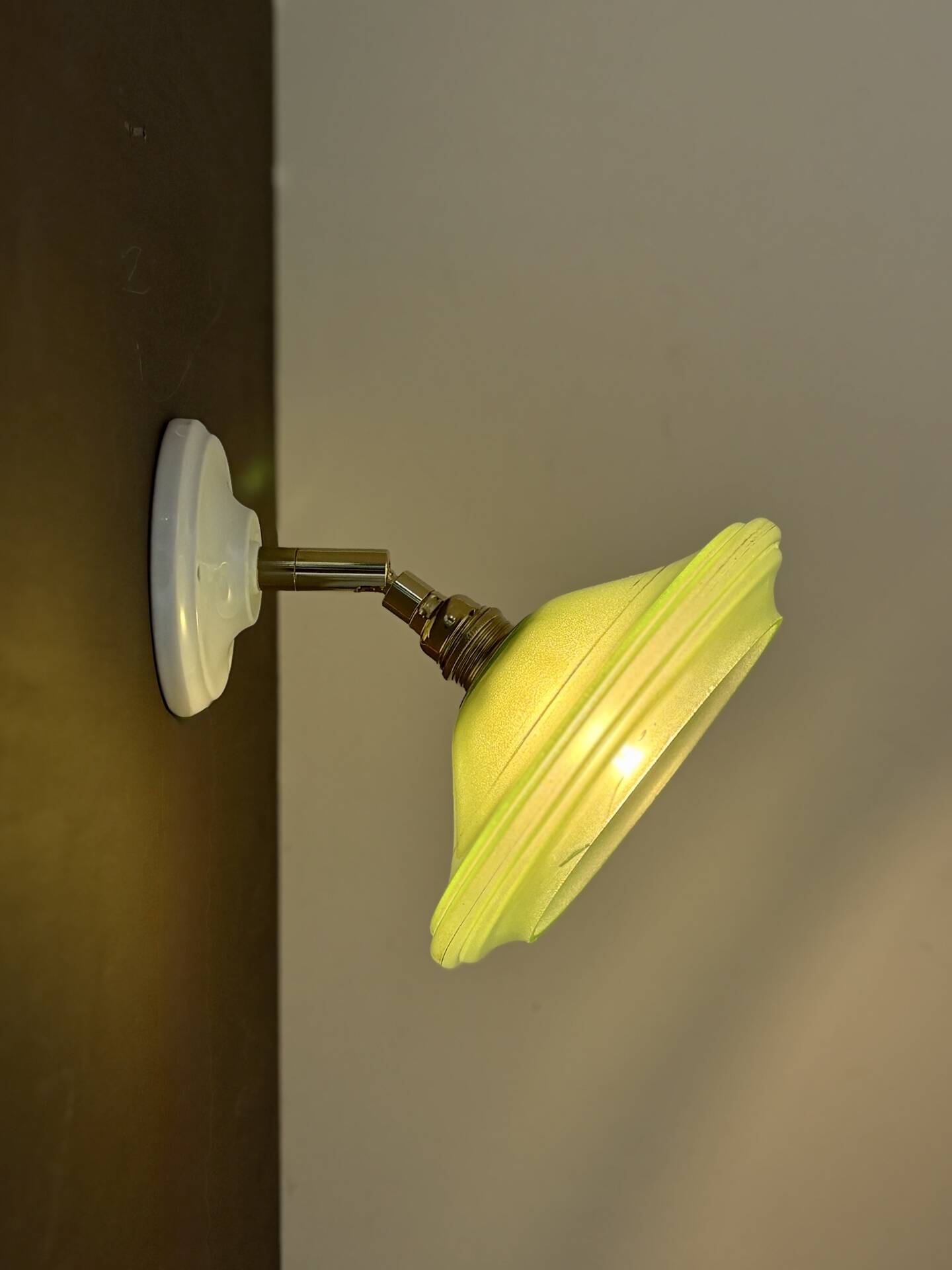 Vintage lampshade in green and gold glass