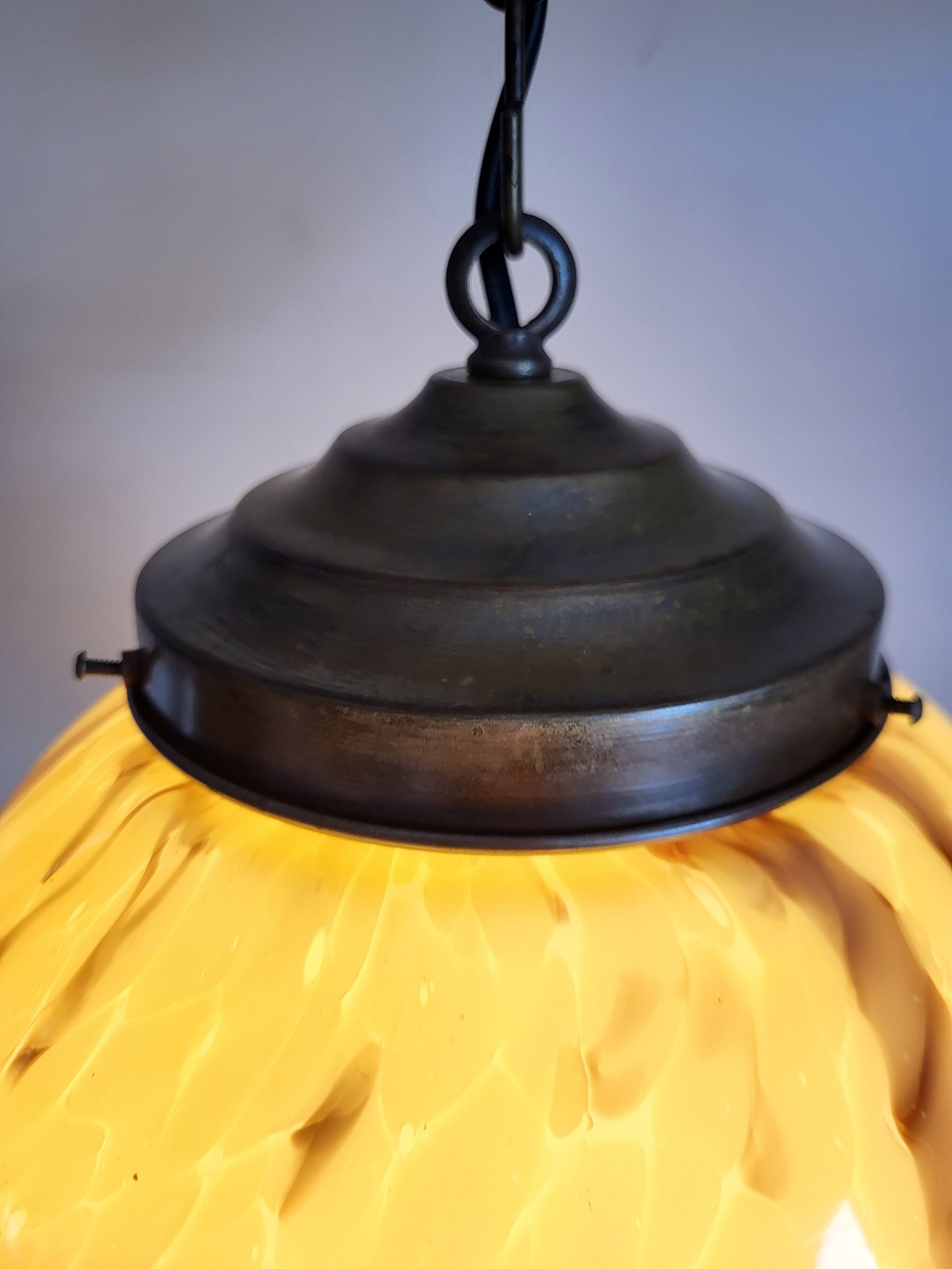 Lampe à suspension art déco en glaçure opaline, gemarmerd, messing, jaren 1930