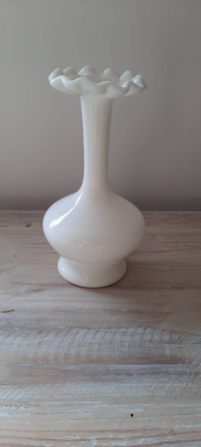 Vase opaline blanc