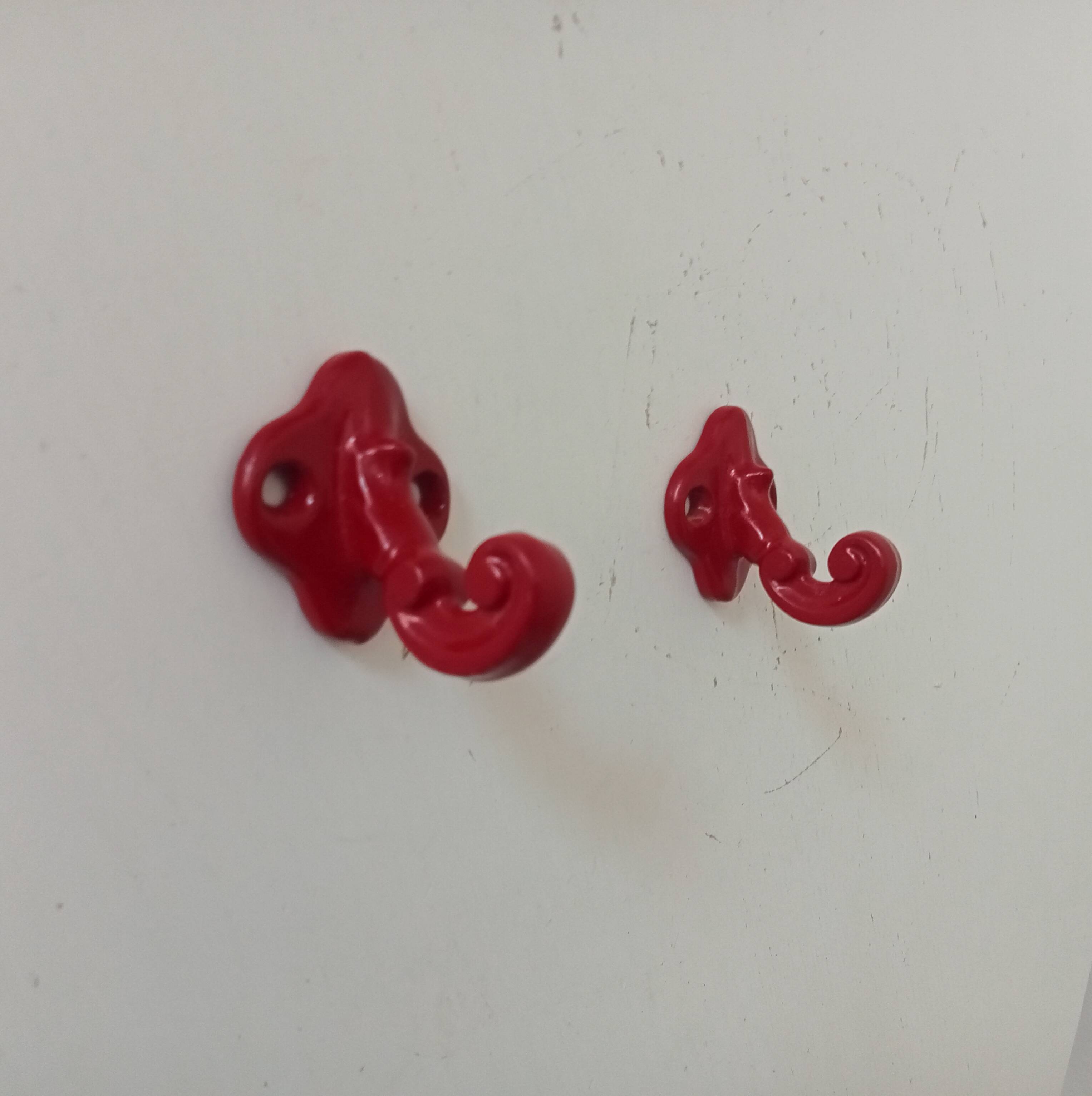 Pair of vintage wall hooks in enamelled cast iron.