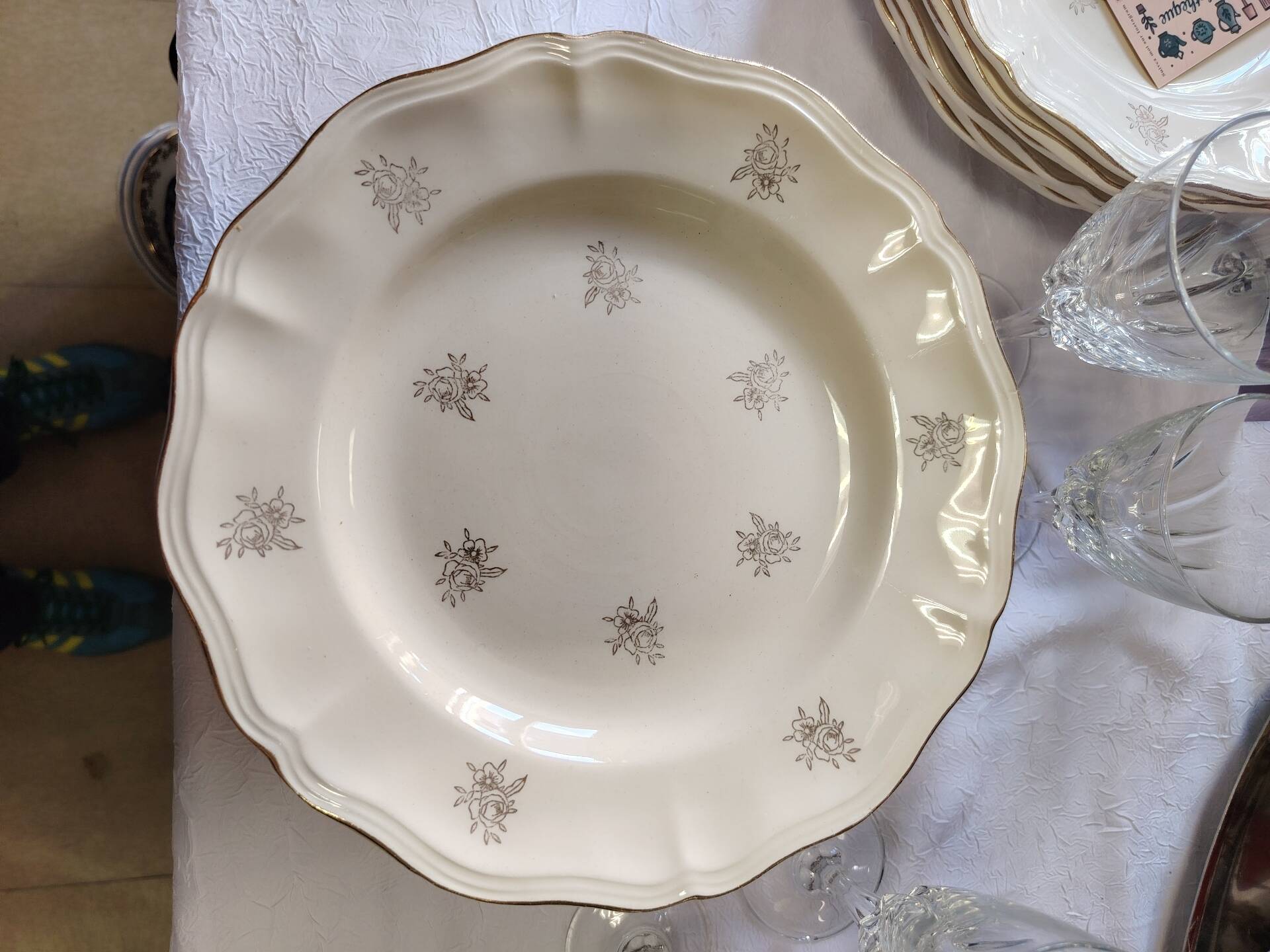 Sarreguemines set of 12 flat plates model Raphaël or flowers of F