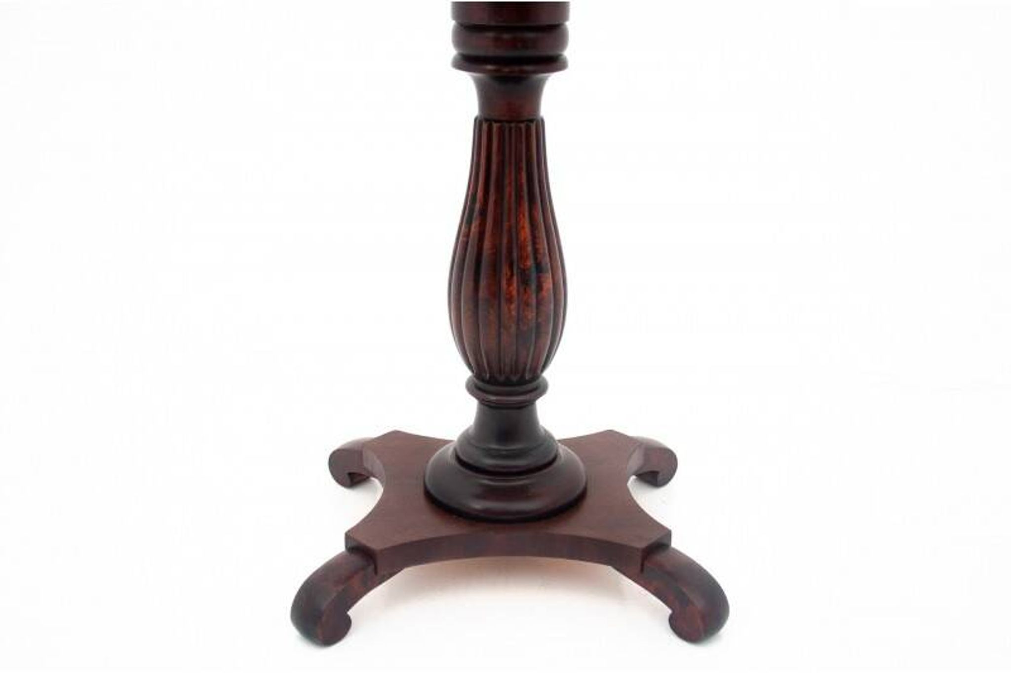 Table à fils ancienne, Europe du Nord, vers 1860. Après rénovation.