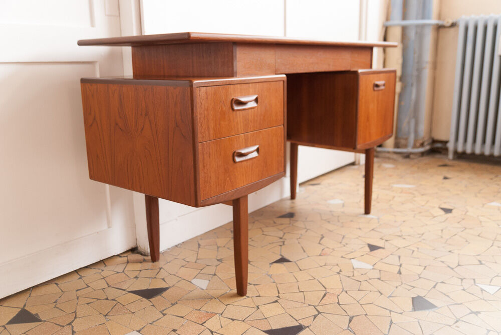 Office feet spindles by Gplan