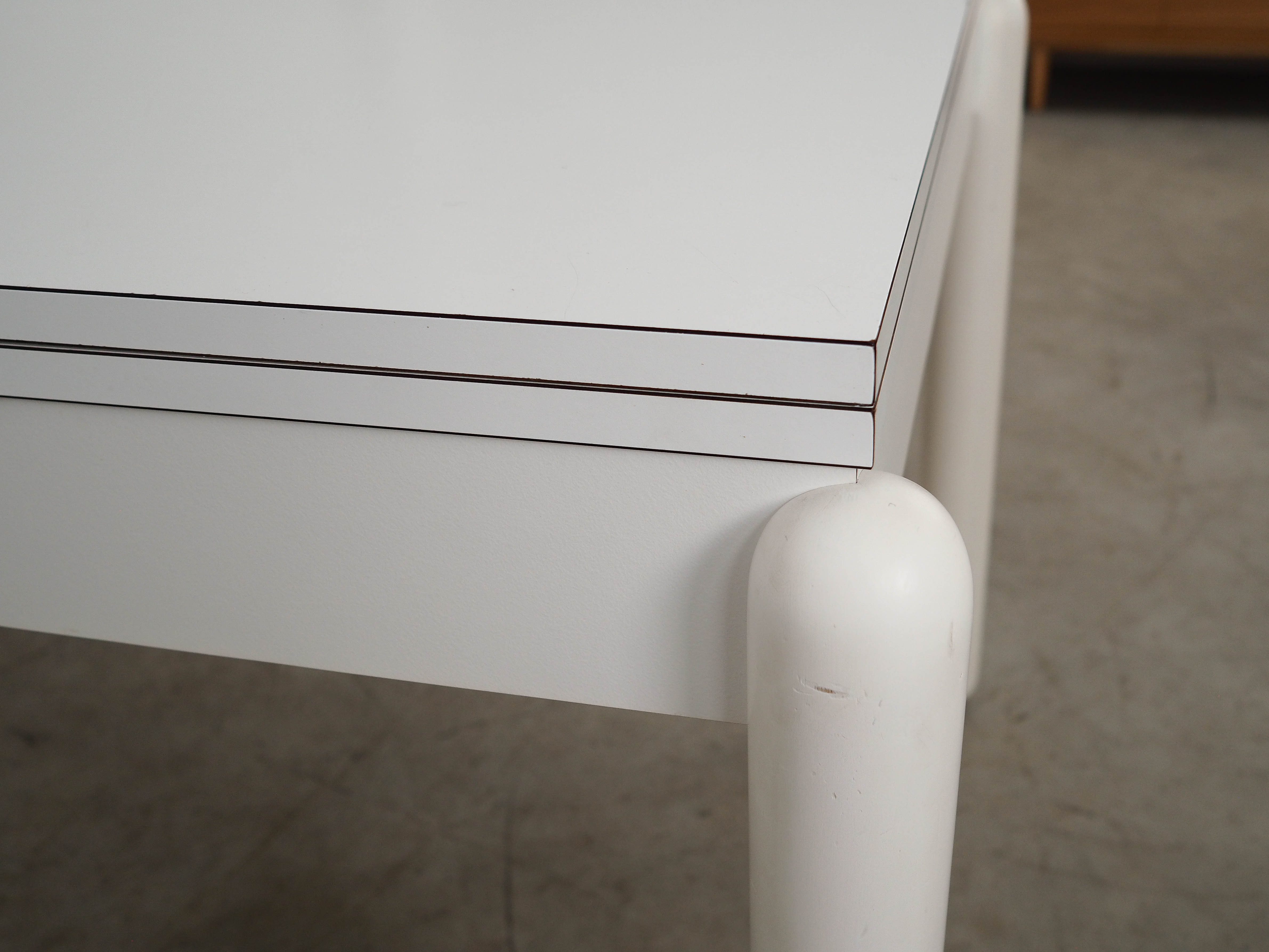 White extendable table, Italian design, 1980s, made in Italy