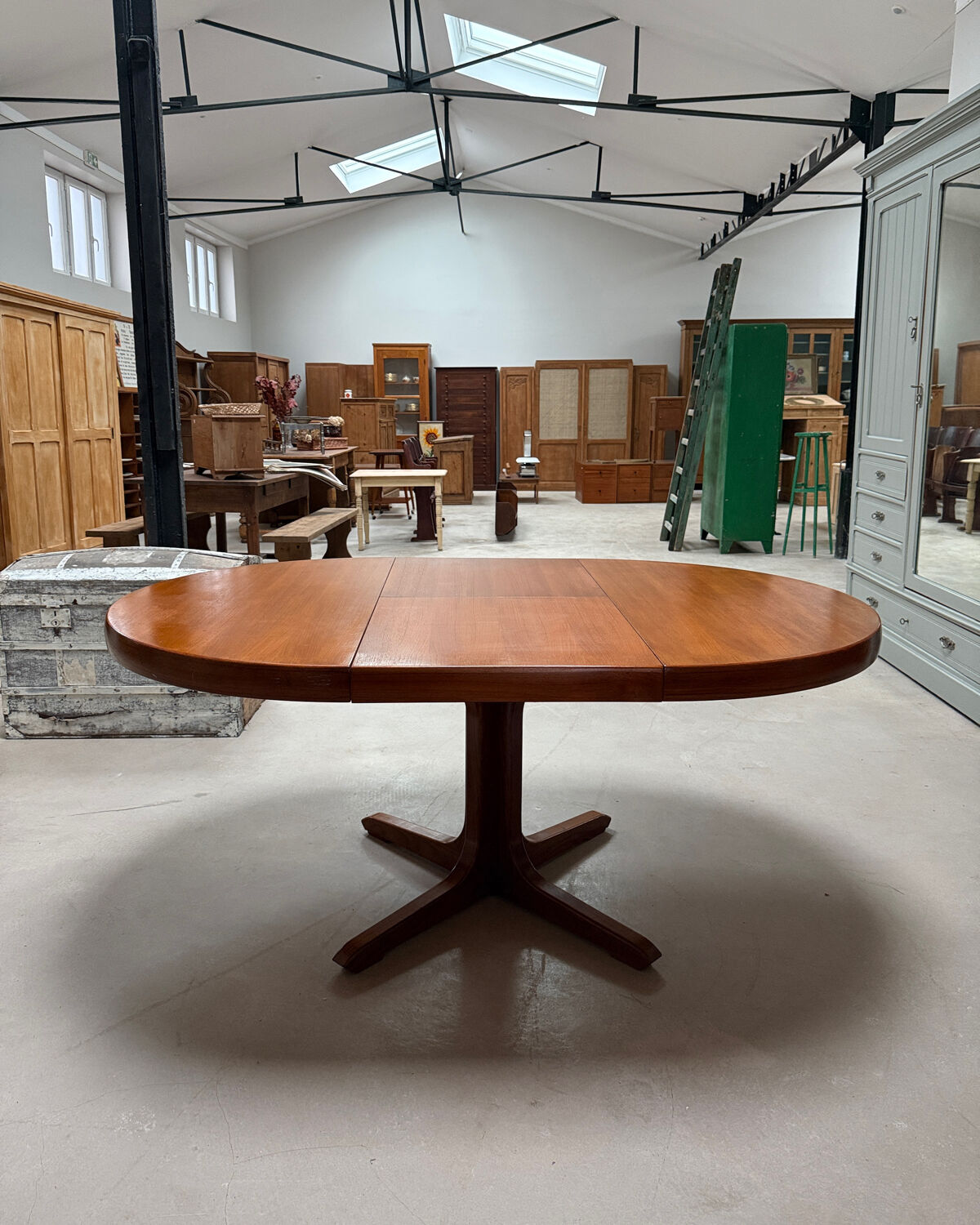 Extendable round table Baumann