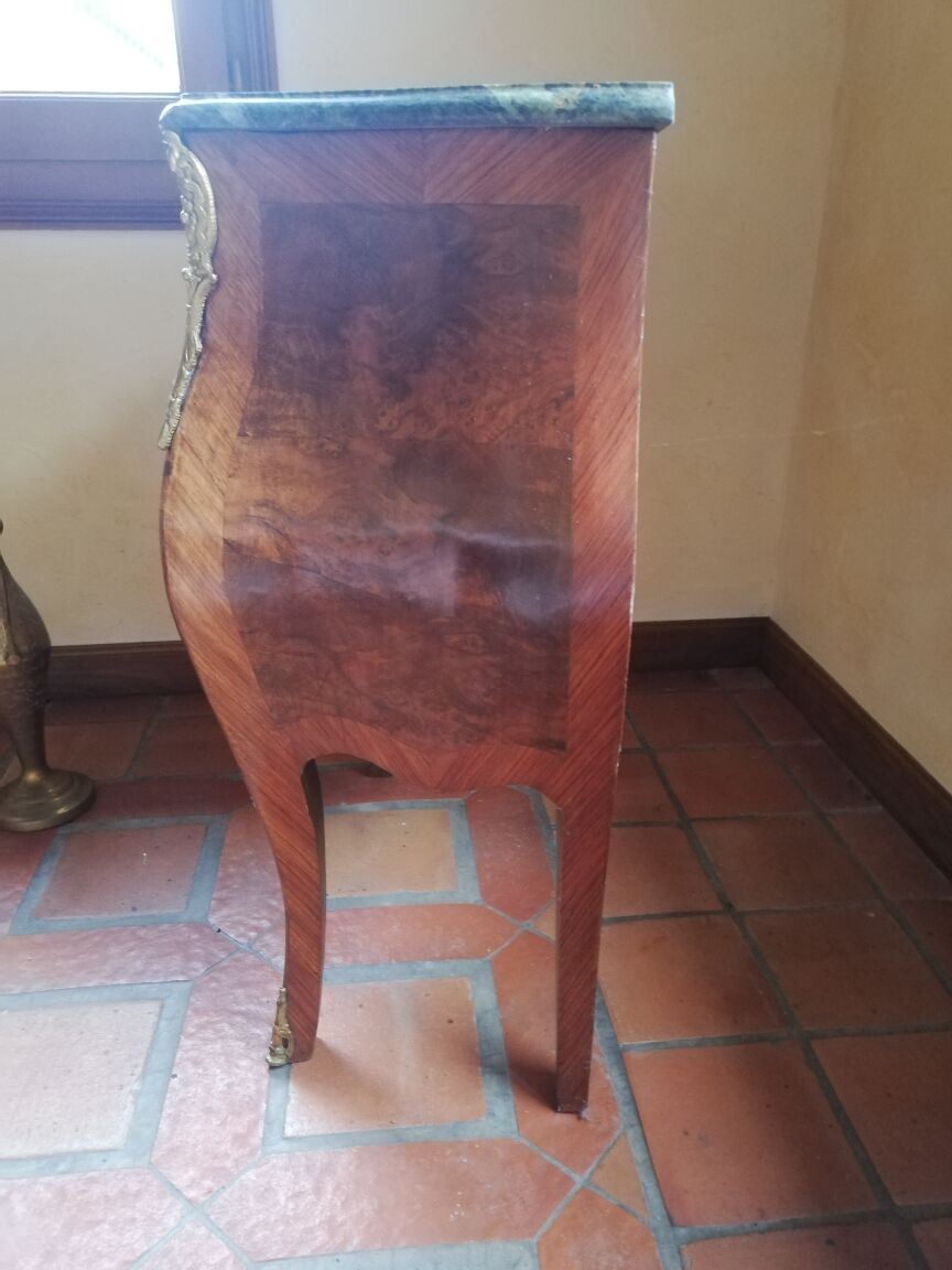 Commode style Louis XV avec plateau en marbre