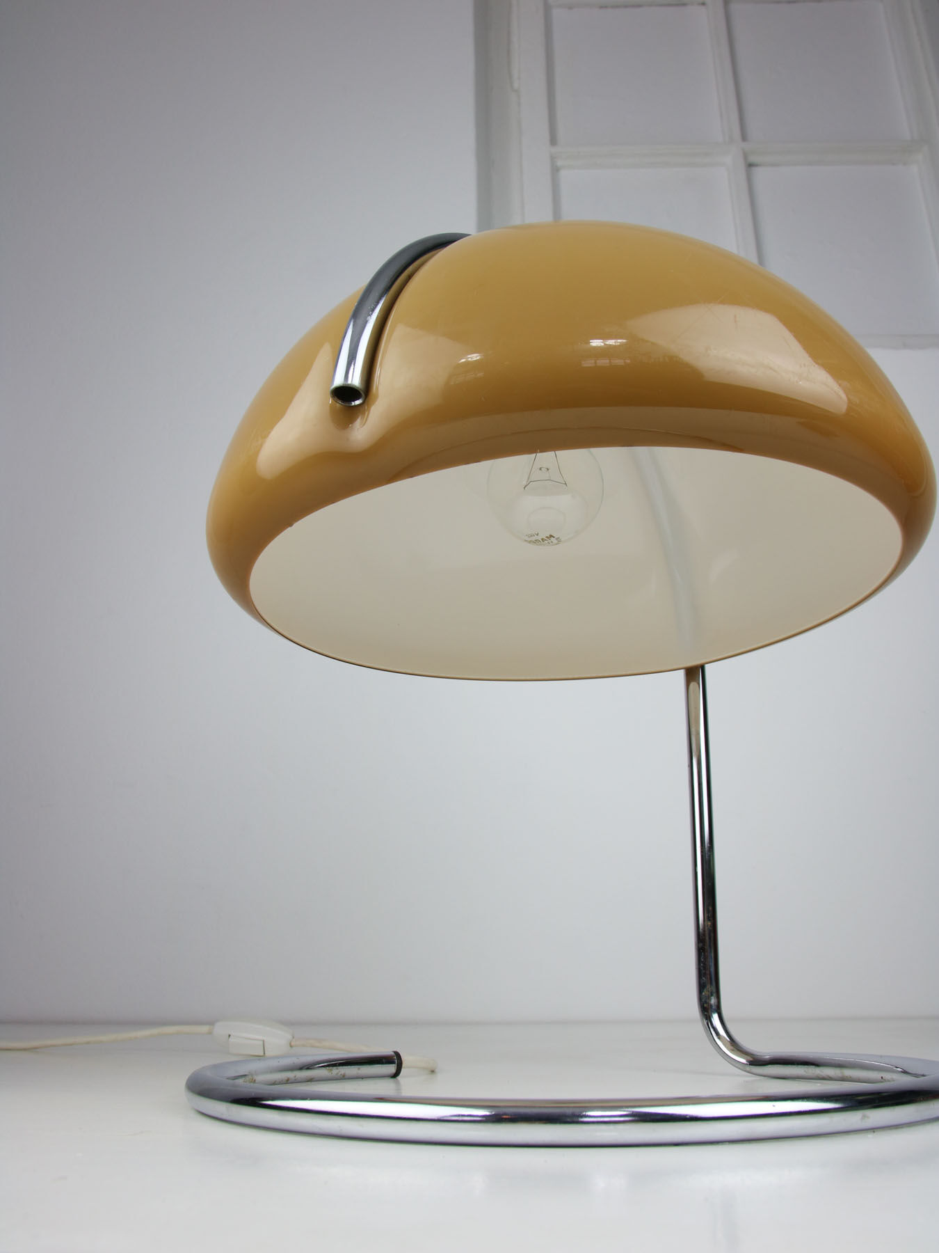 Italian Conchiglia lamp from Guzzini