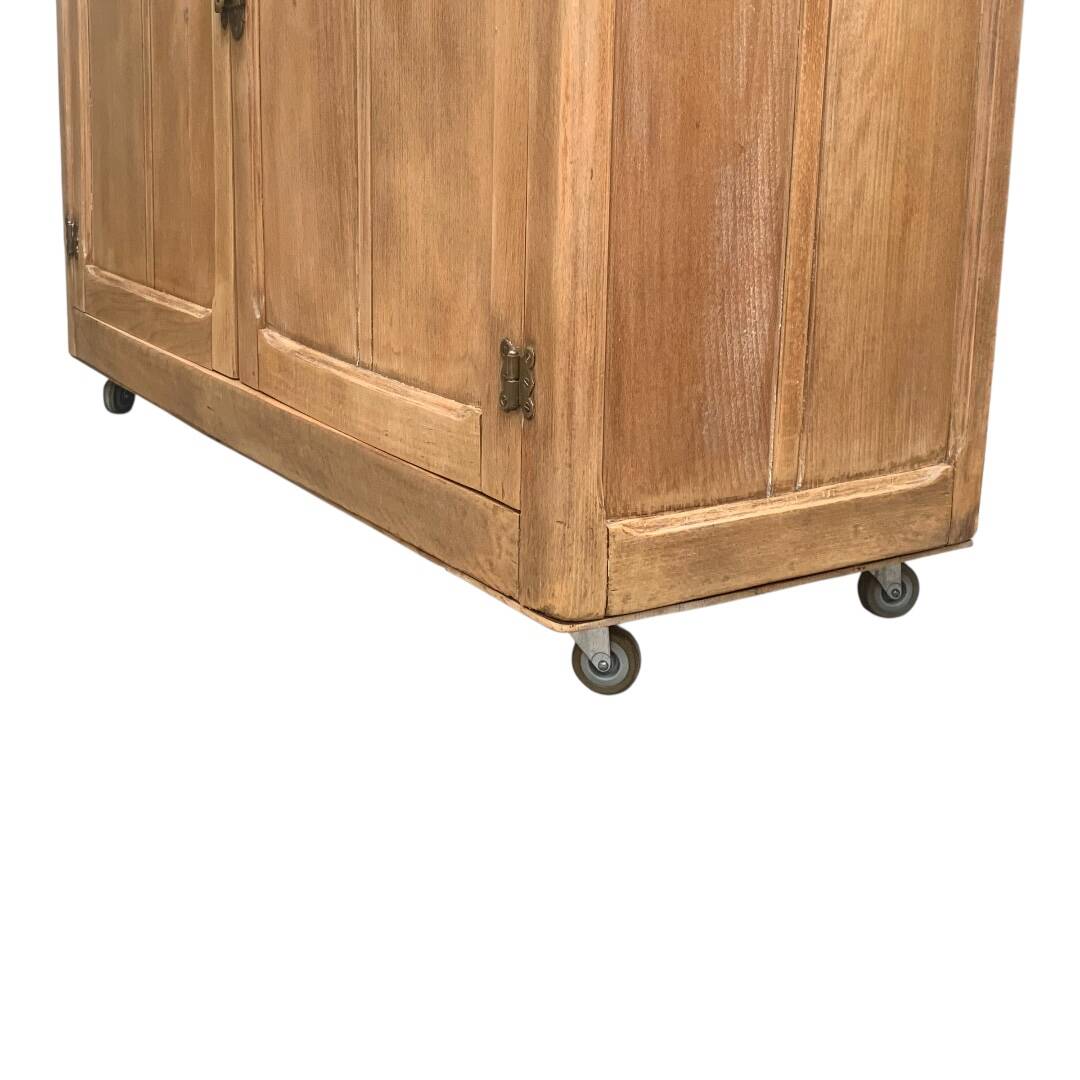 Grand Parisian buffet with billot and butterfly hinges, raw wood, 1930.