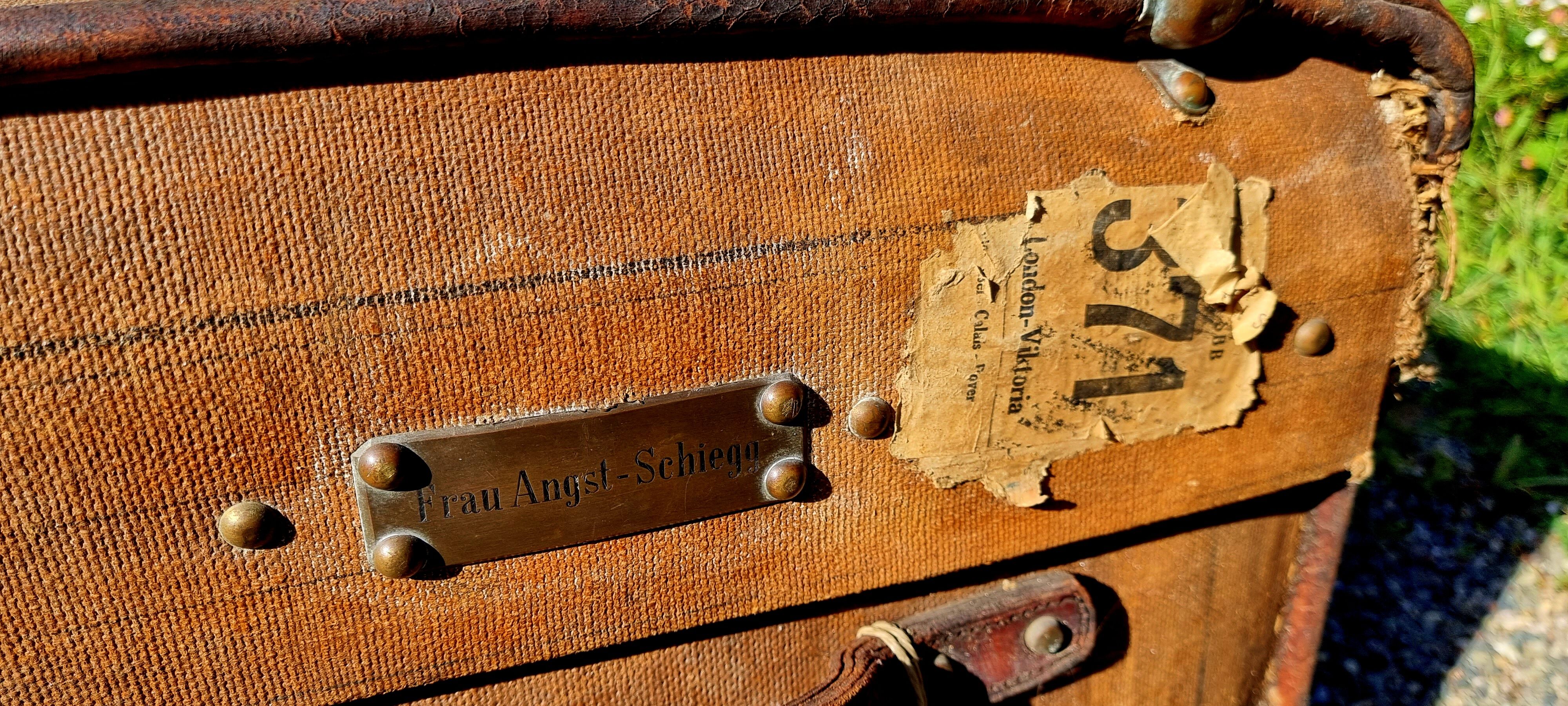 Travel trunk 1900