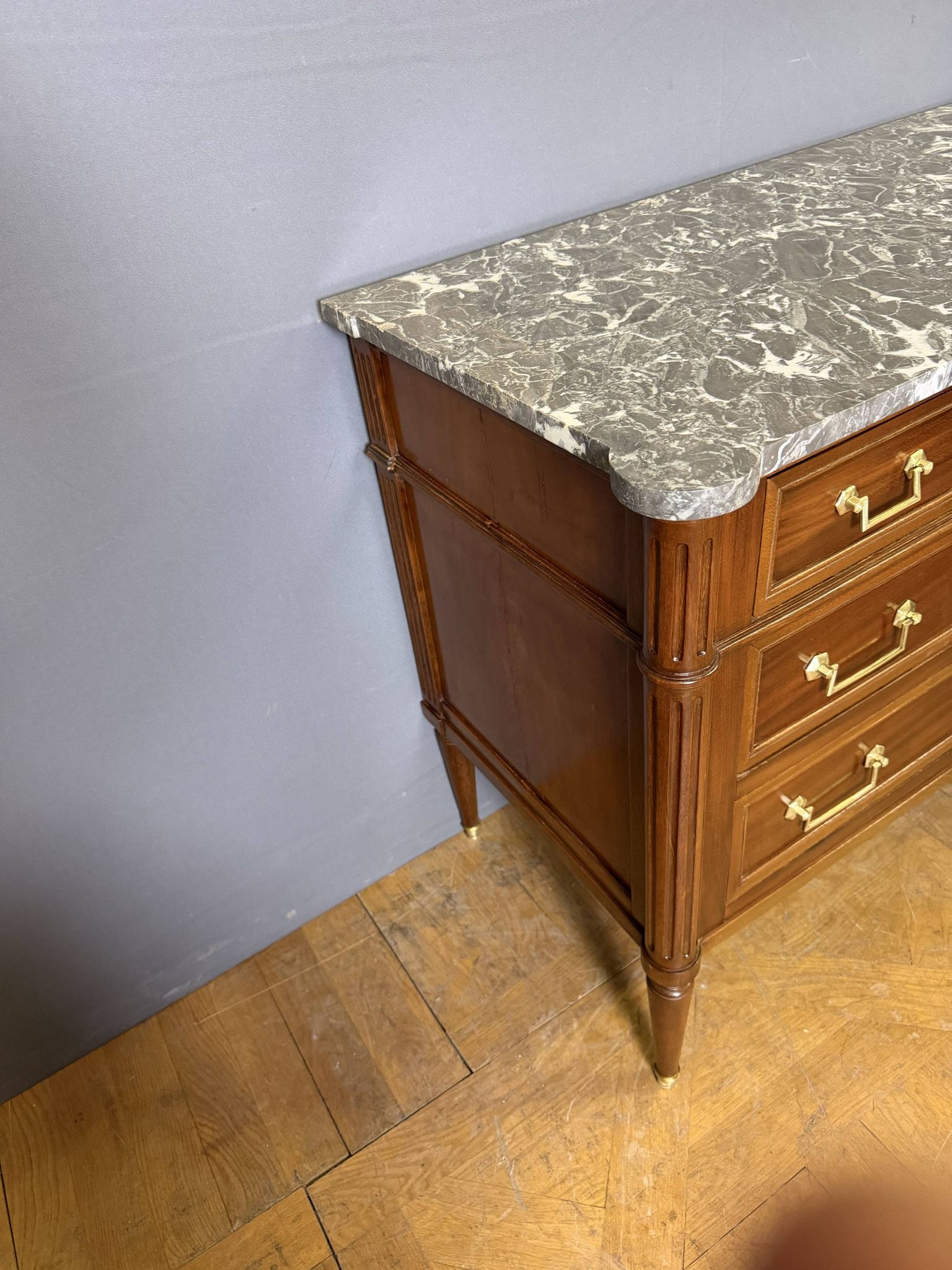 Commode Louis XVI XIXème en Noyer