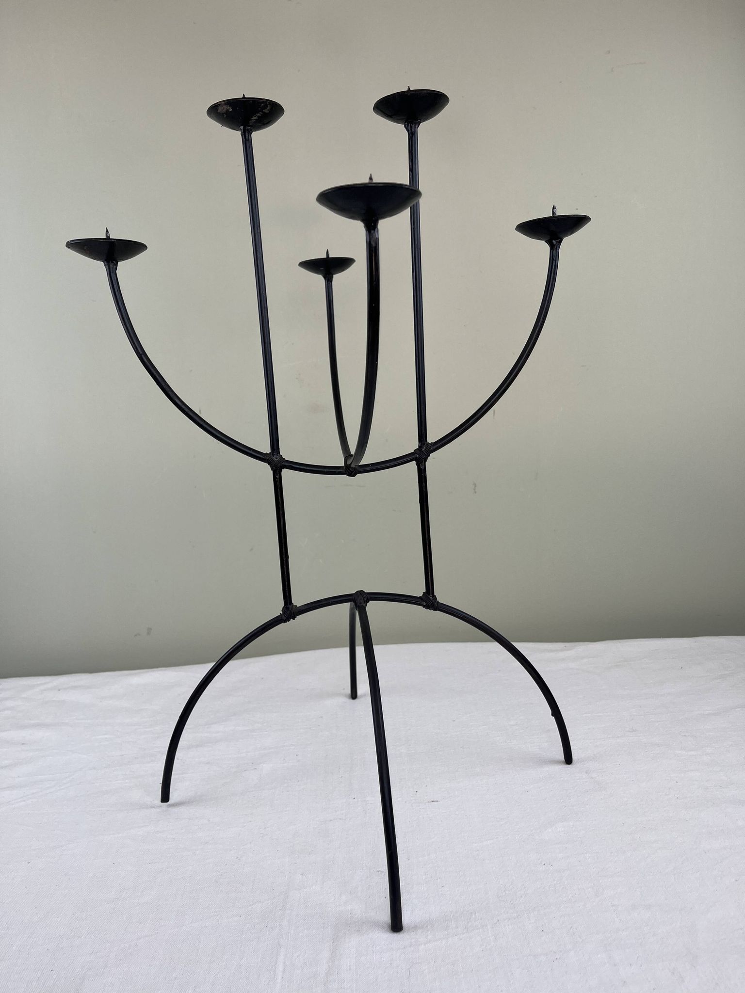 Sculptural chandelier in wrought iron
