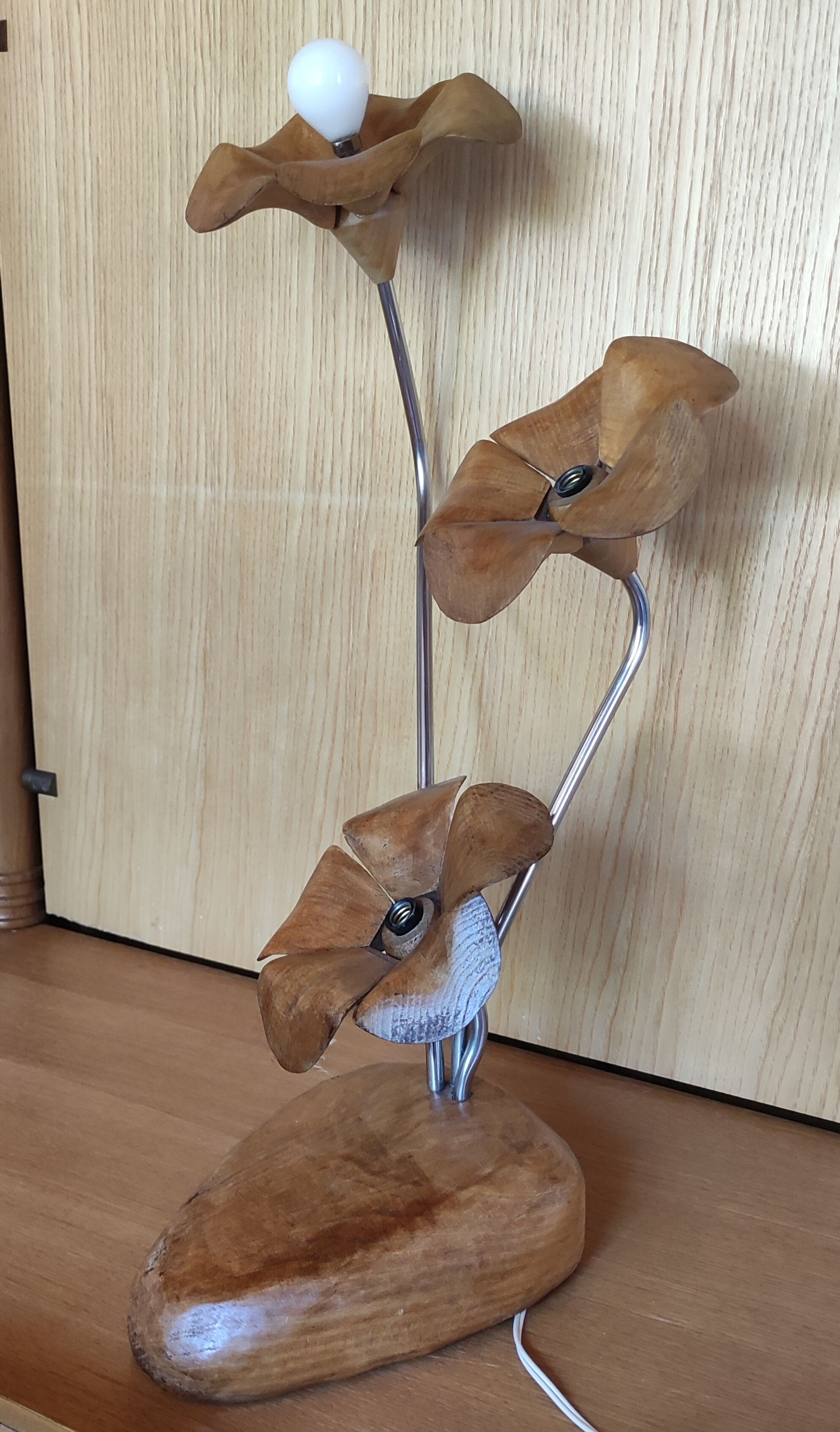 Floral lamp design in wood