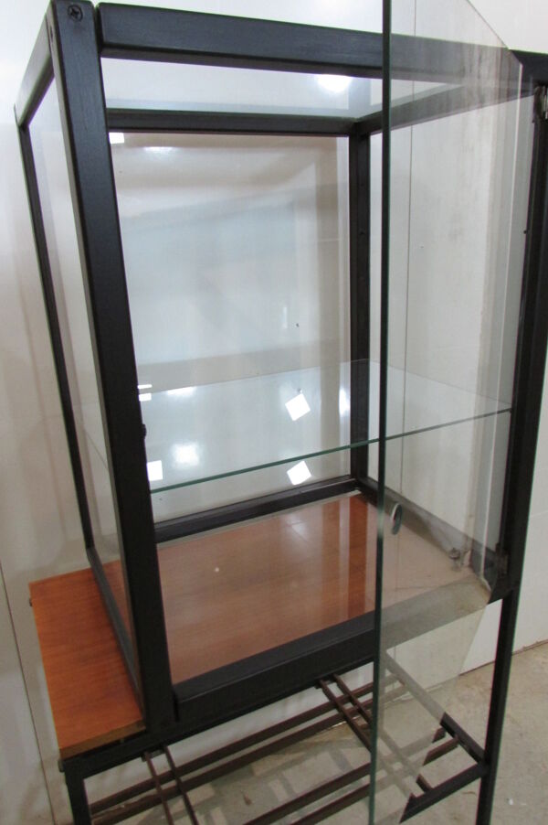 Vitrine toutes faces ancienne