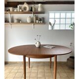 Extendable round table from the 1960s