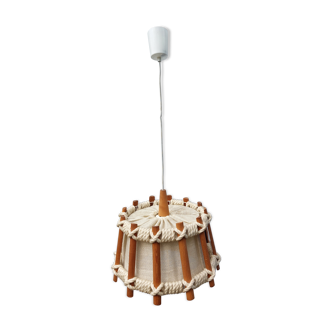 Wooden and rope suspension