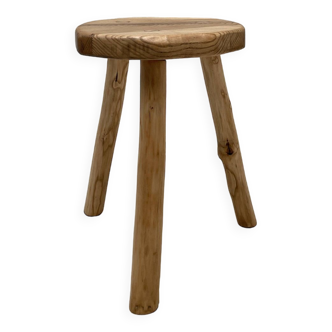 Tripod brutalist stool in solid wood.