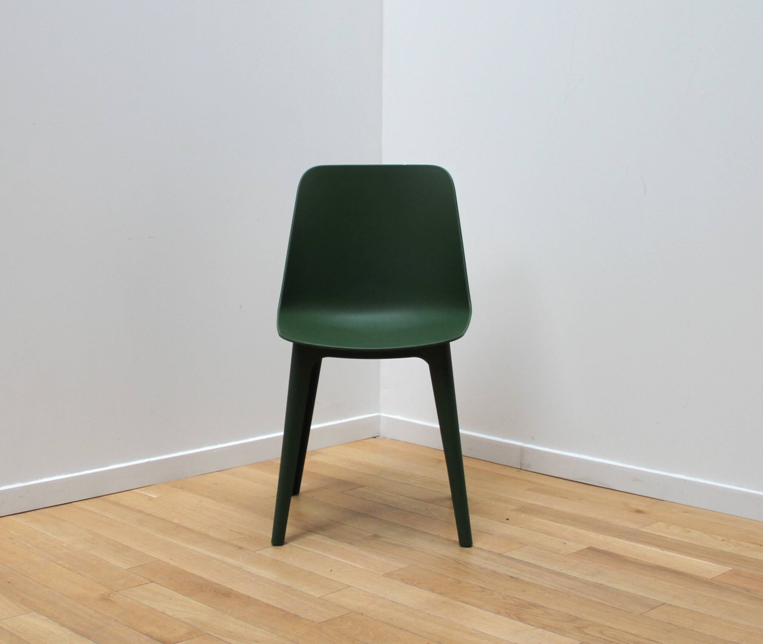 Suite of 6 Remax chairs