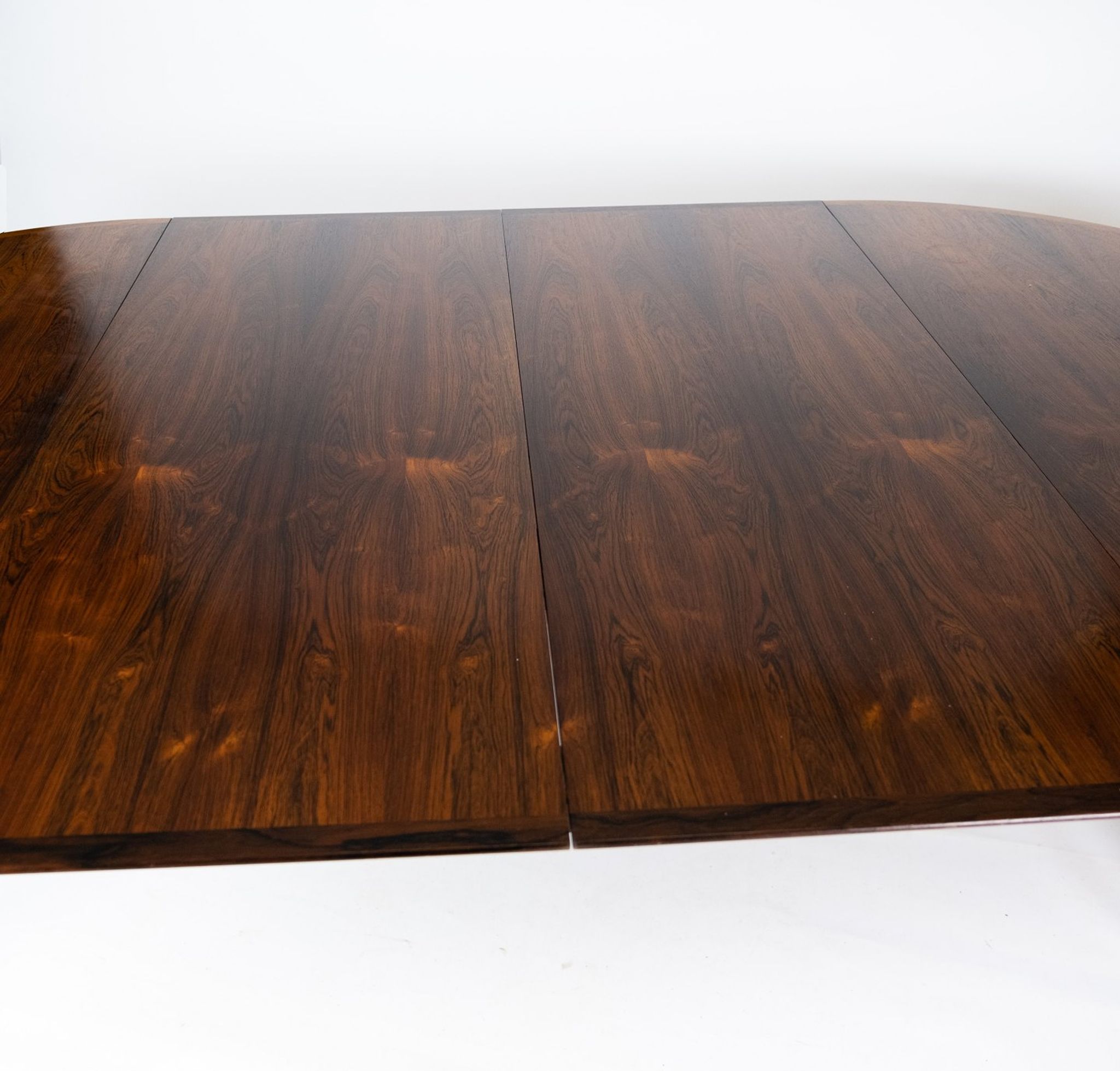 Table à manger en palissandre conçue par Arne Vodder datant des années 1960.