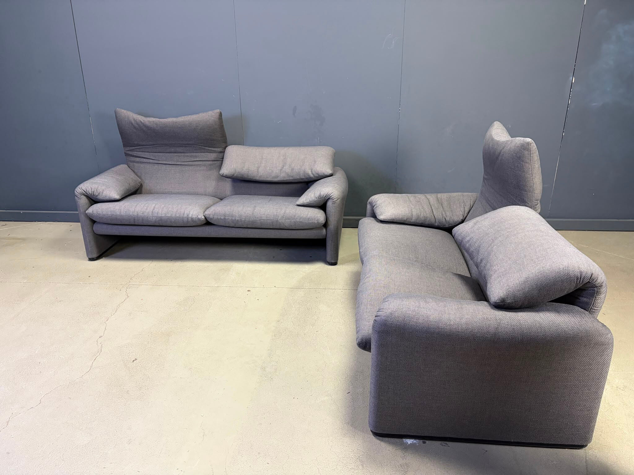 Paire de canapés Maralunga par Vico Magistretti pour Cassina, années 1990.