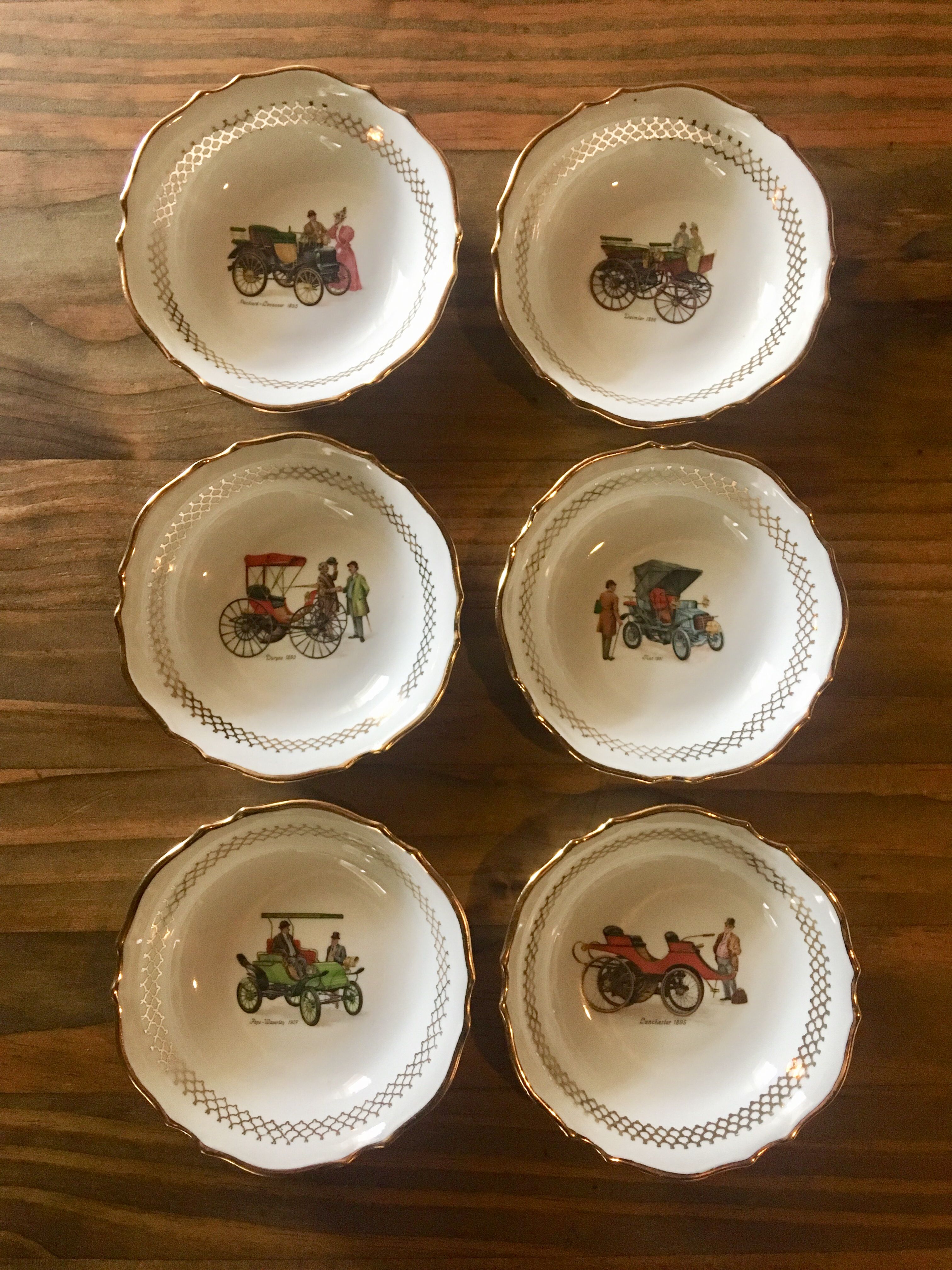 6 small hollow plates in white porcelain pattern vintage cars