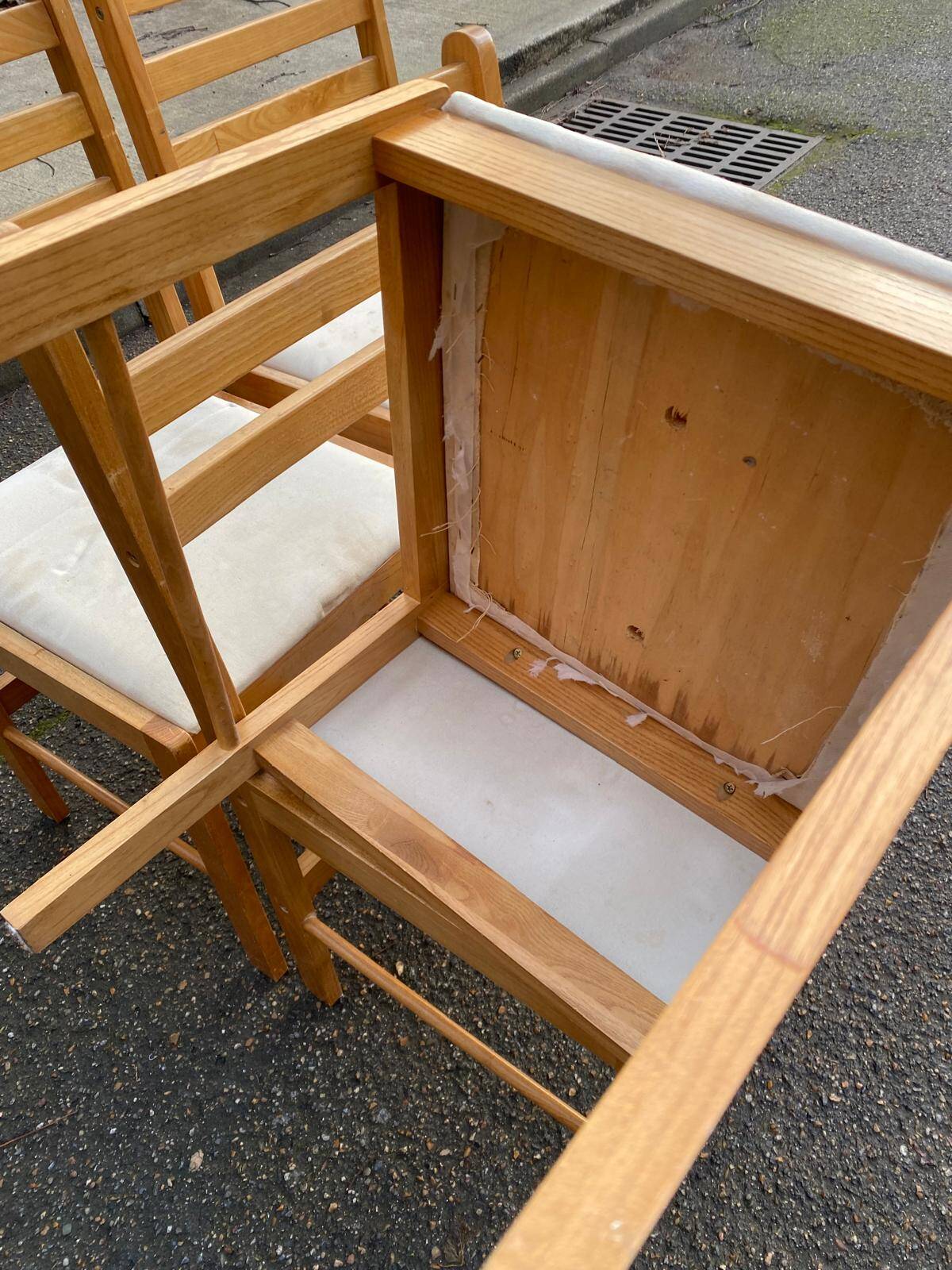 4 Scandinavian dining chairs in solid wood and fabric from the 1980s.
