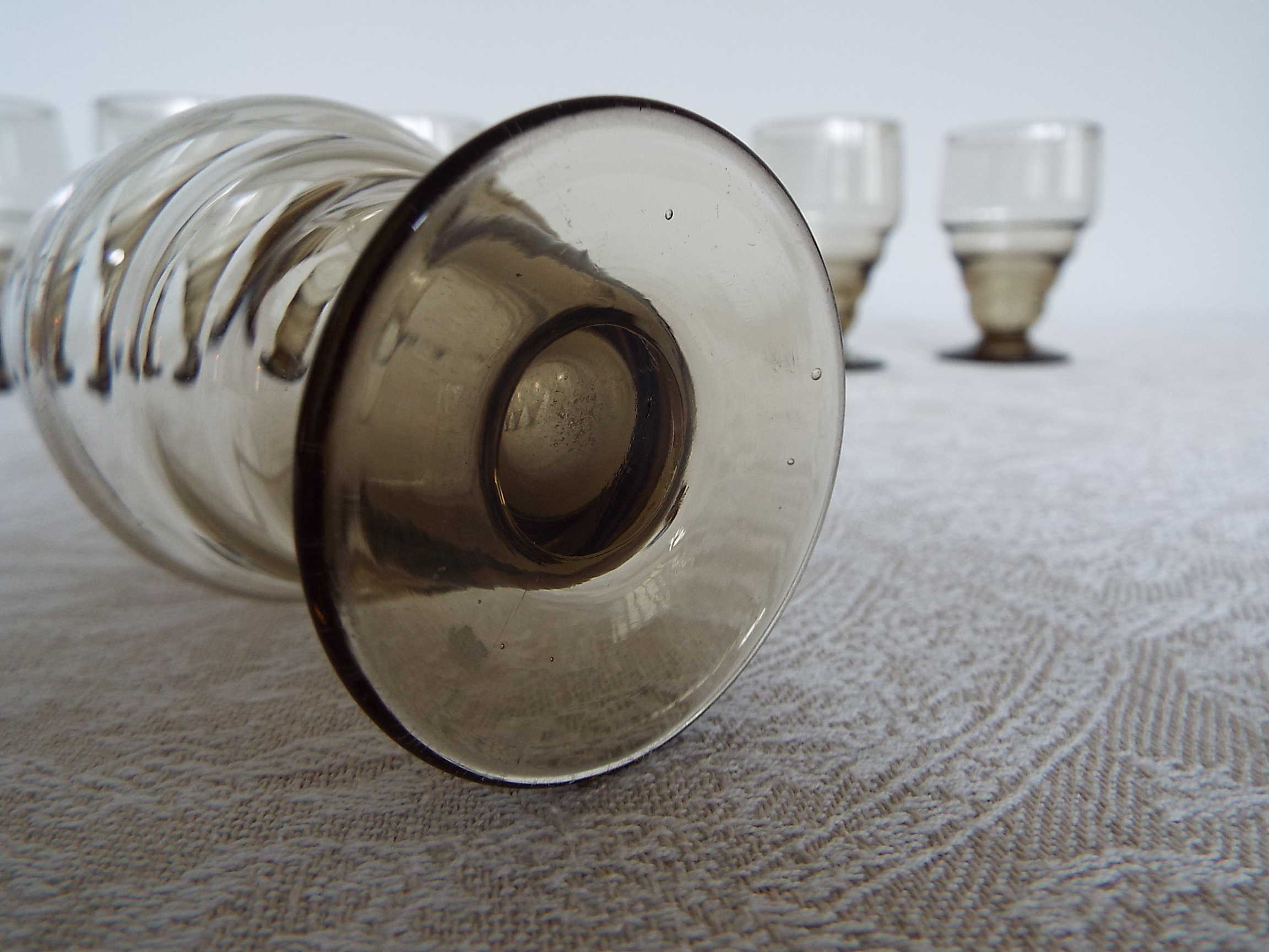 8 wine glasses in smoked glass 10cl