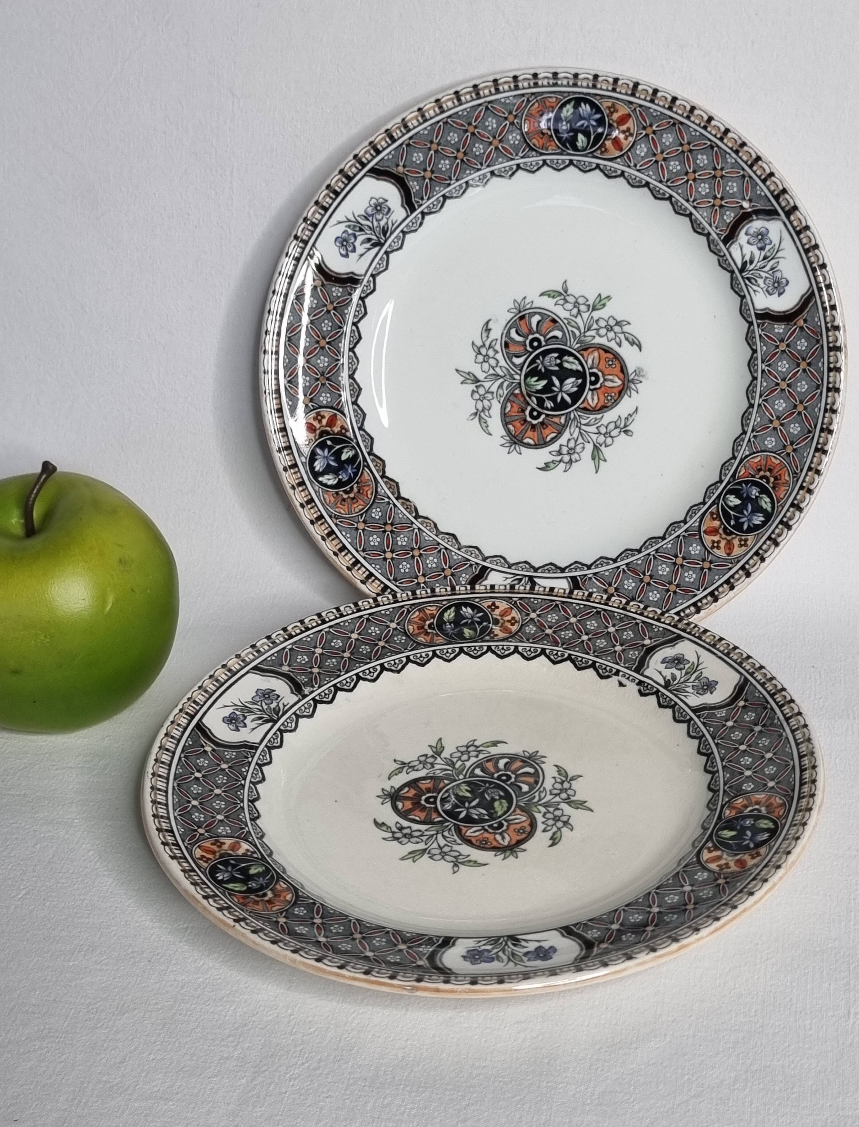 Pair of Royal Doulton plates 20.5 cm English earthenware Imari decoration 19th century