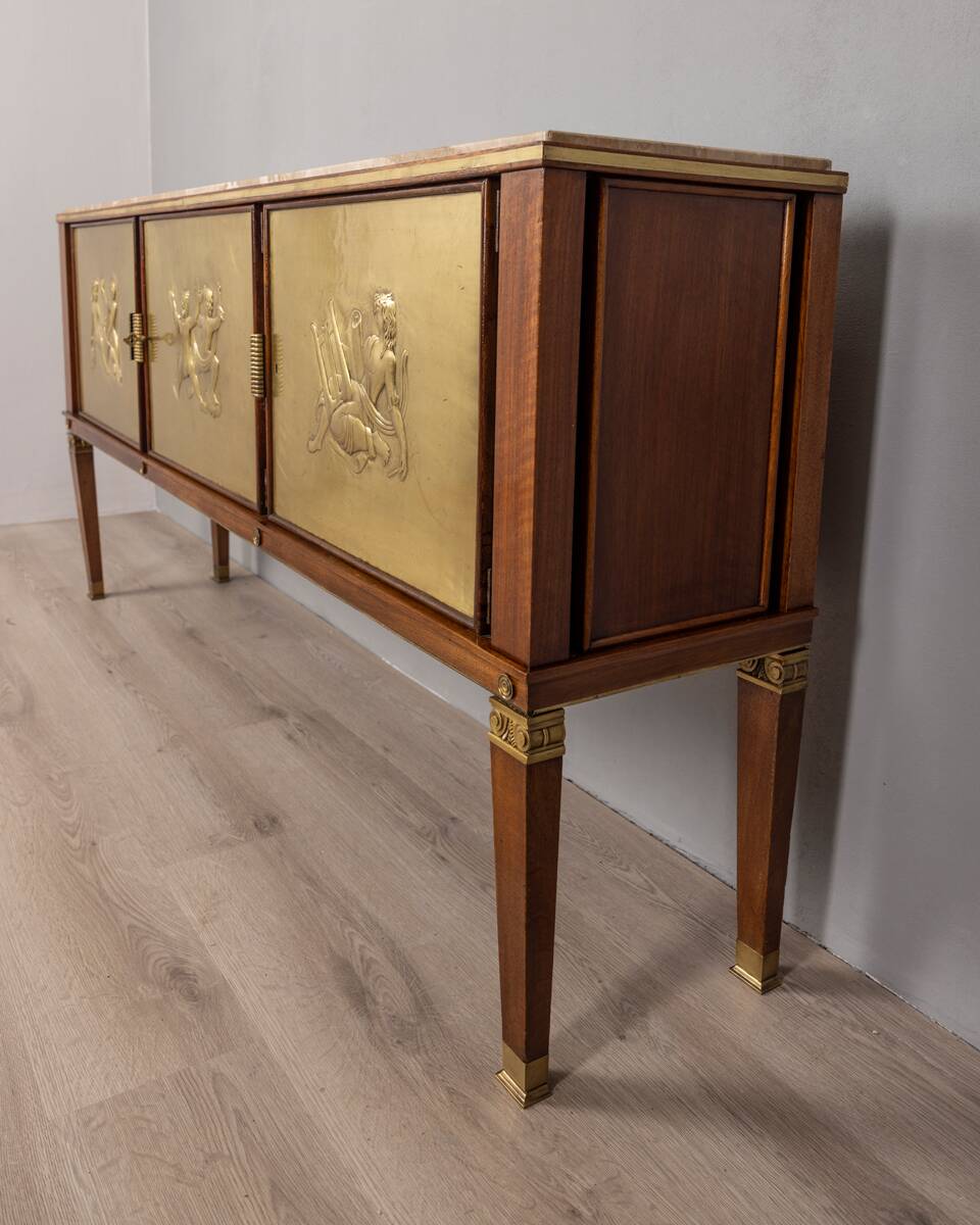 Buffet vintage années 40 en bois bas-reliefs en laiton et marbre design italien