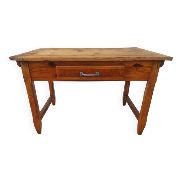 table en bois, bistrot, campagne