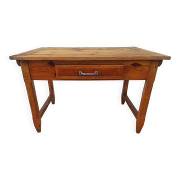wooden table, bistro, countryside
