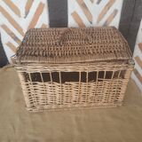 Market basket with wicker lid