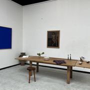 Large farm table from the 60s, in solid oak, with extensions