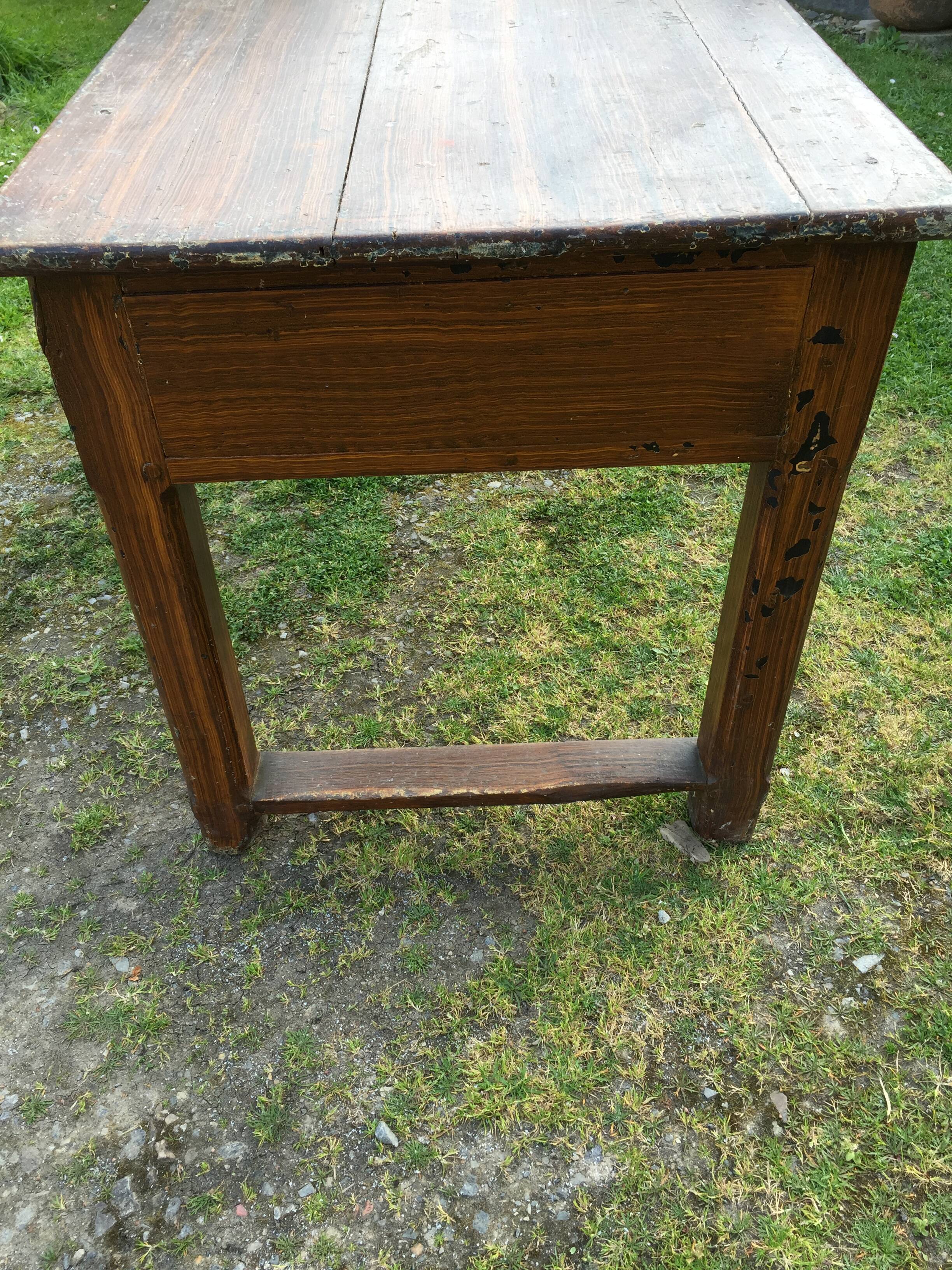 Old farmhouse table in oak painted faux wood old painting.