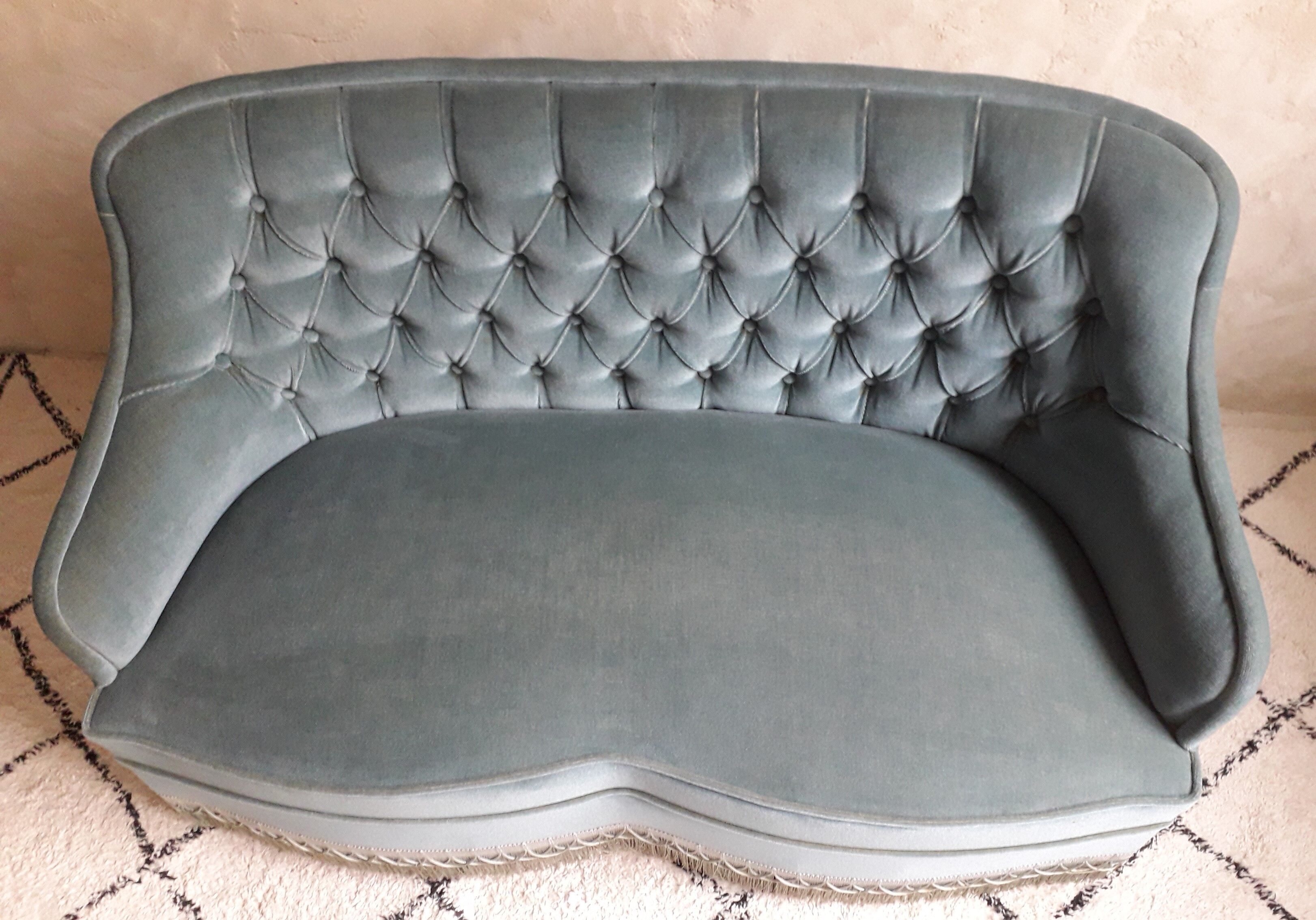 Blue velvet toad sofa