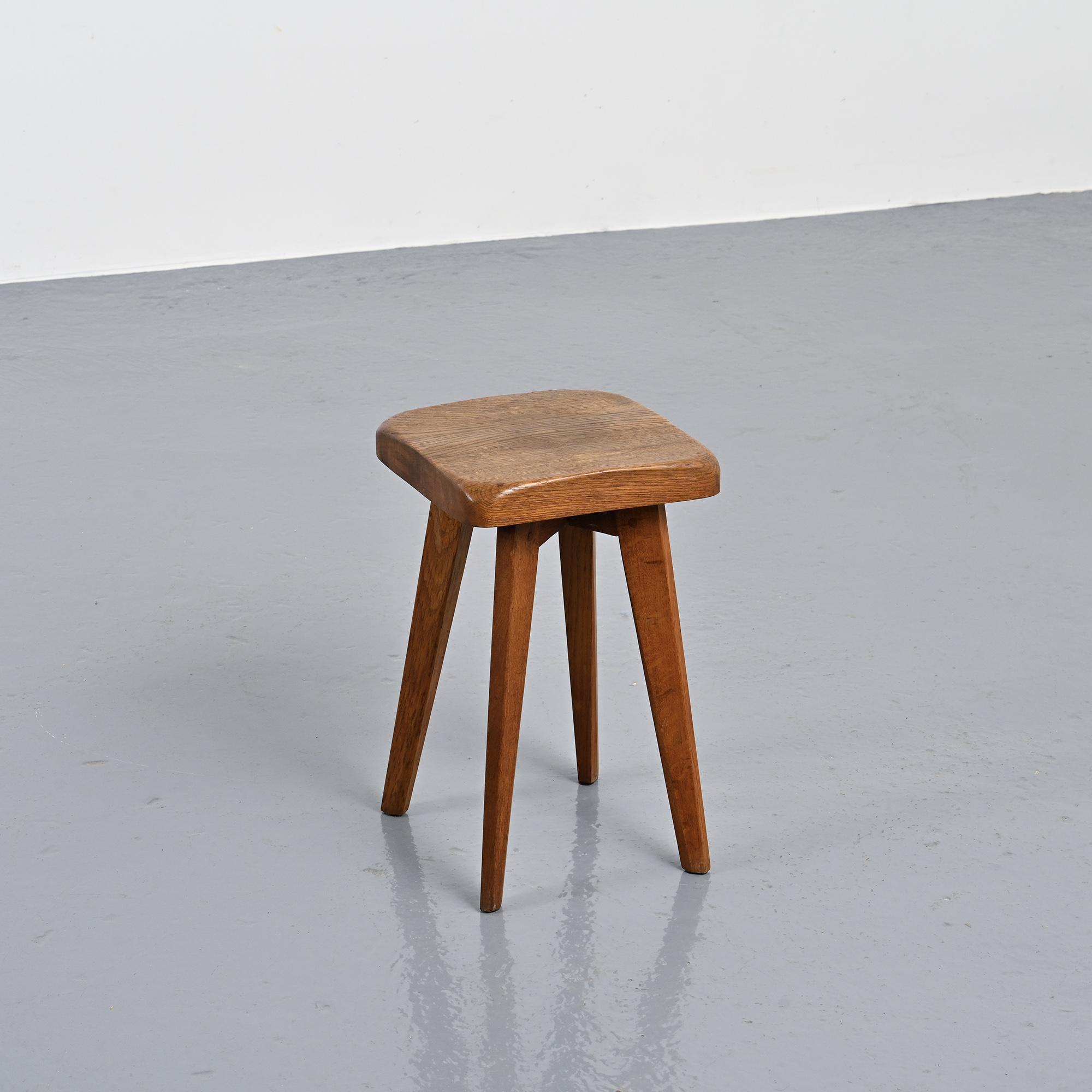 Solid oak stool, French craftsmanship, 1950s.