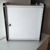 Wall cabinet